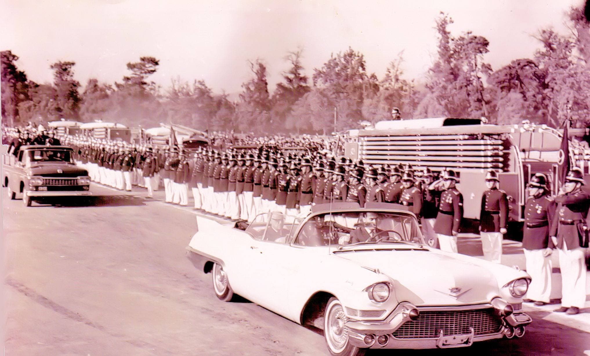 Pdte Alessandri en ejercicio Bomberos Santiago, 1960