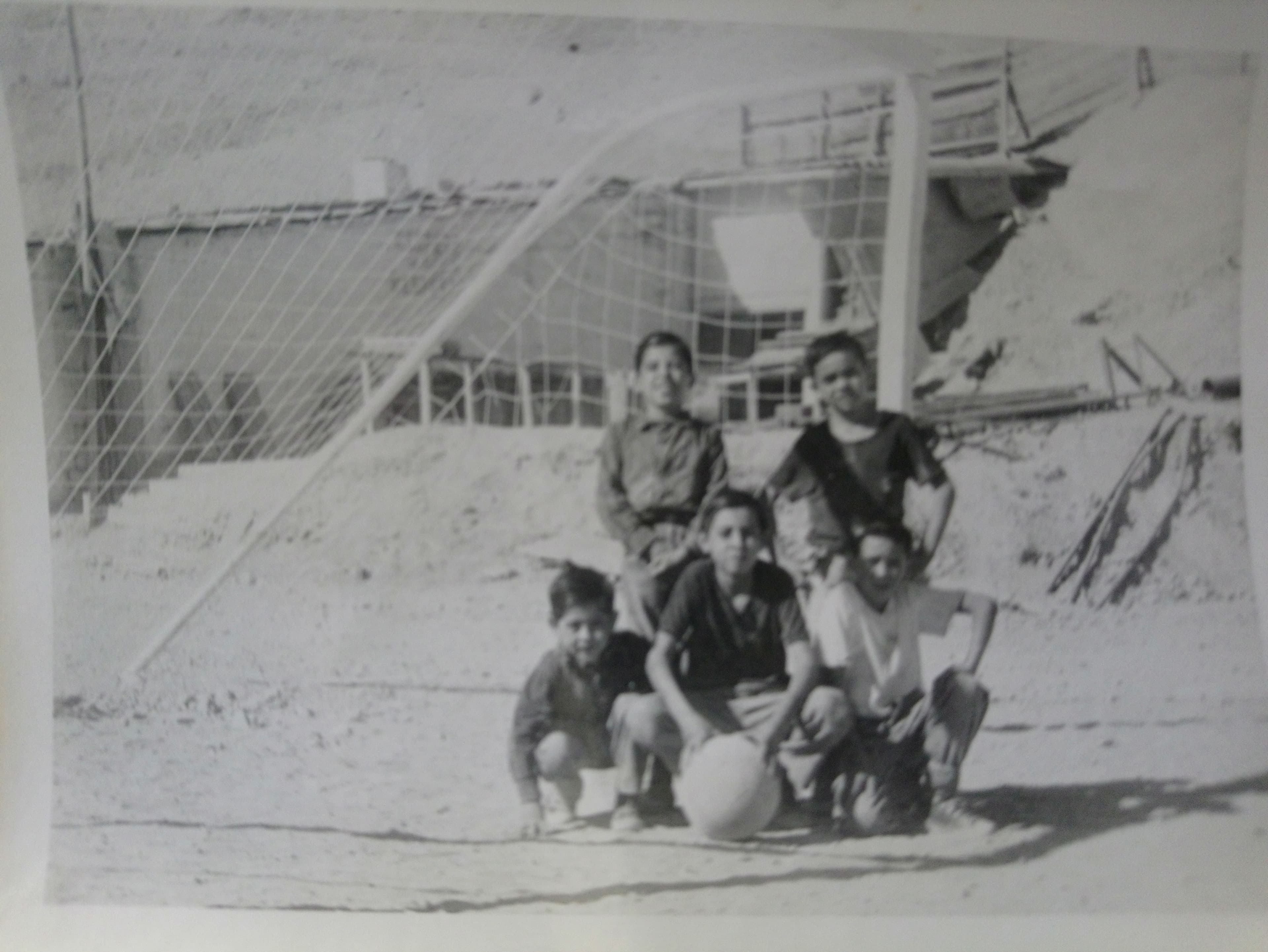 Jugadores de Fútbol, Mina Disputada de Las Condes, 1968