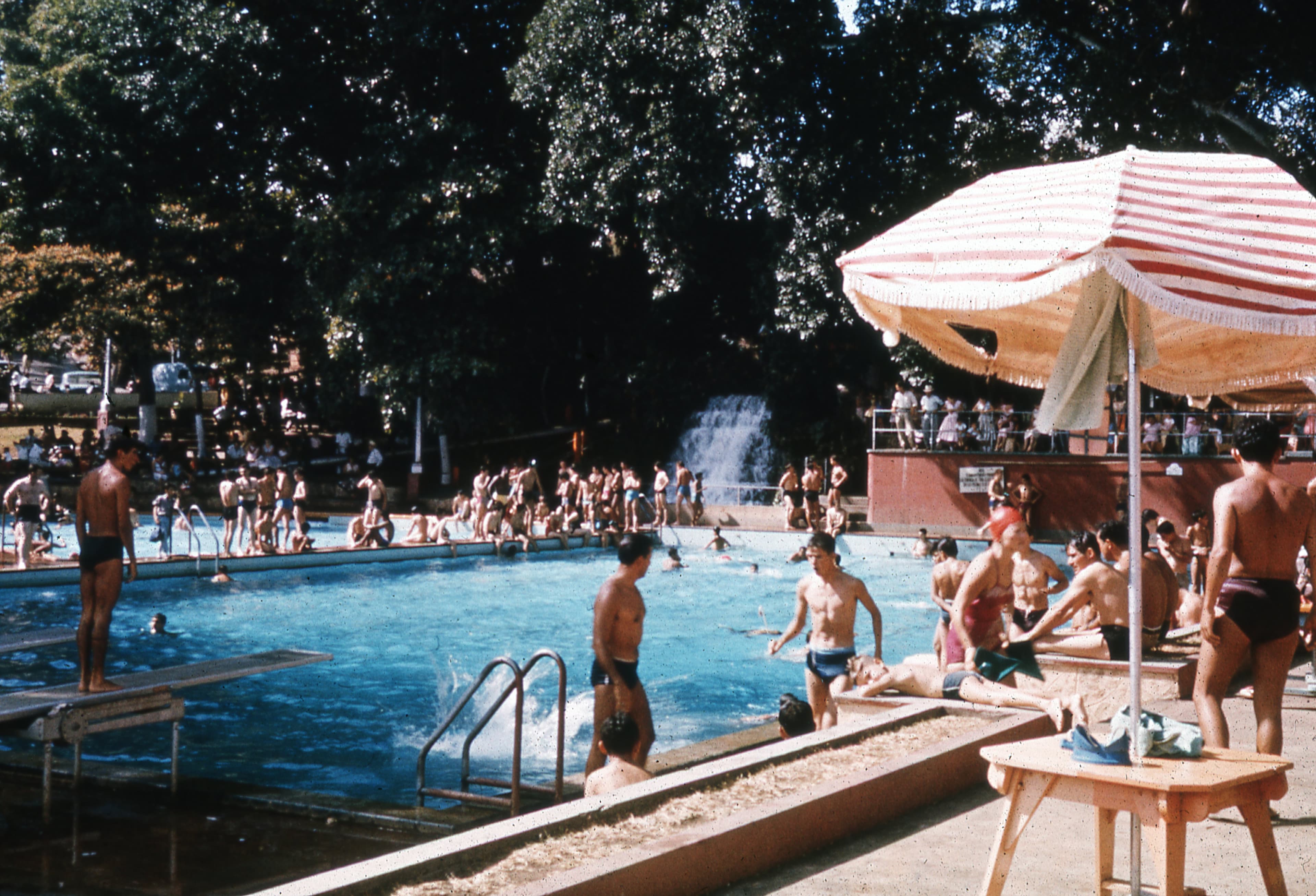 Piscina en lugar desconocido, 1977