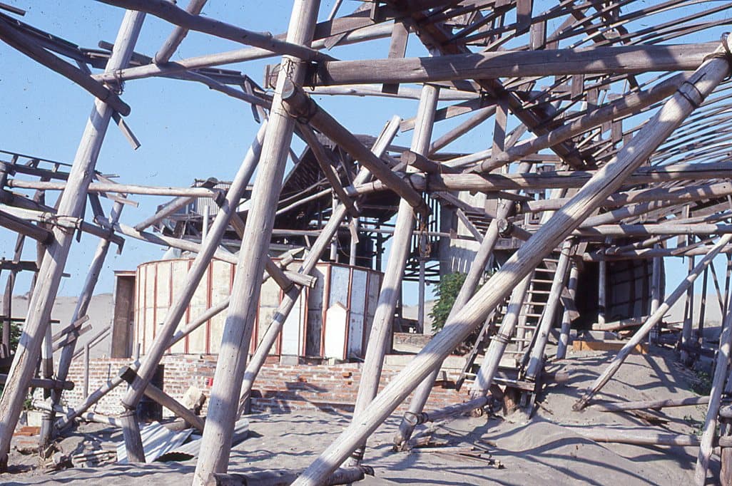 Construcción cerca dunas de Concón, 1982