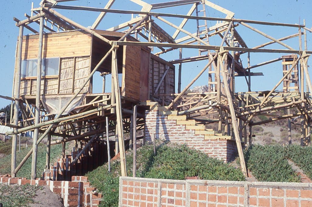 Construcción cerca dunas de Concón, 1982