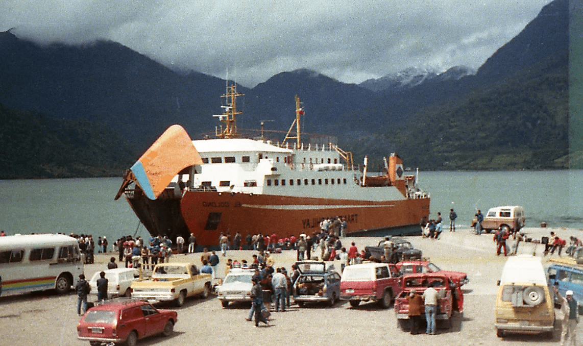 Transbordador "El Colono", Pto. Chacabuco, Aisén, 1988