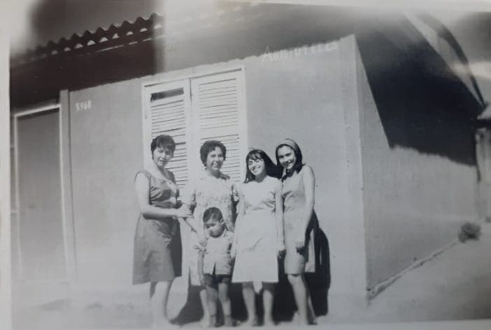 Vecinas Población Villa Sur, pasaje Aristóteles, 1964