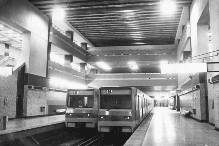 Prueba de trenes en estación Universidad de Chile, 1975