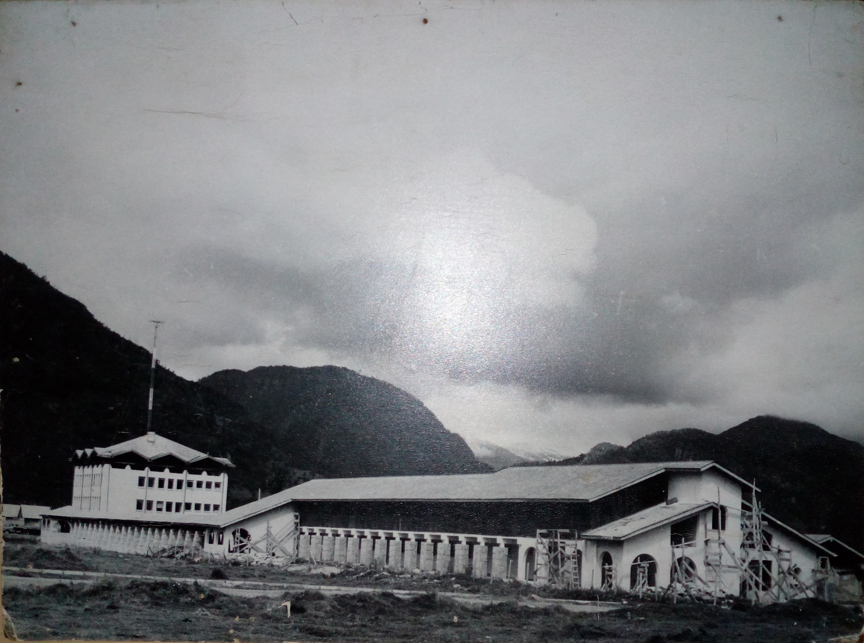 Edificio de servicios públicos de Ribera Sur en Puerto Aysén, 1971