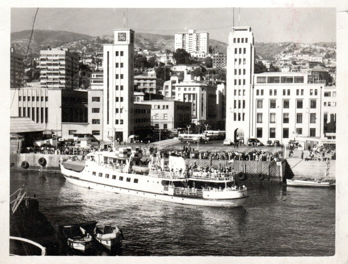 Barco de pasajeros "Argonauta" en Valparaíso, 1968