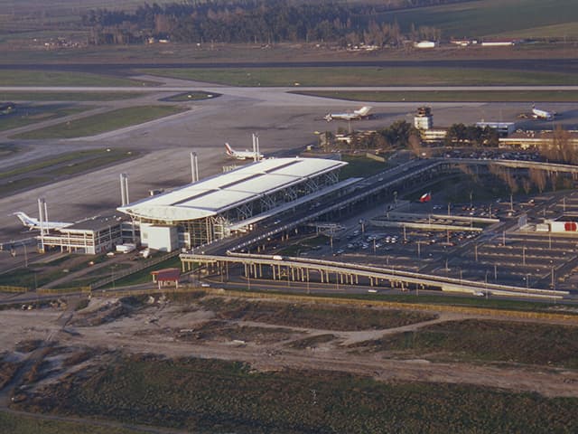 Primera etapa de nuevo aeropuerto Arturo Merino Benítez, 1996