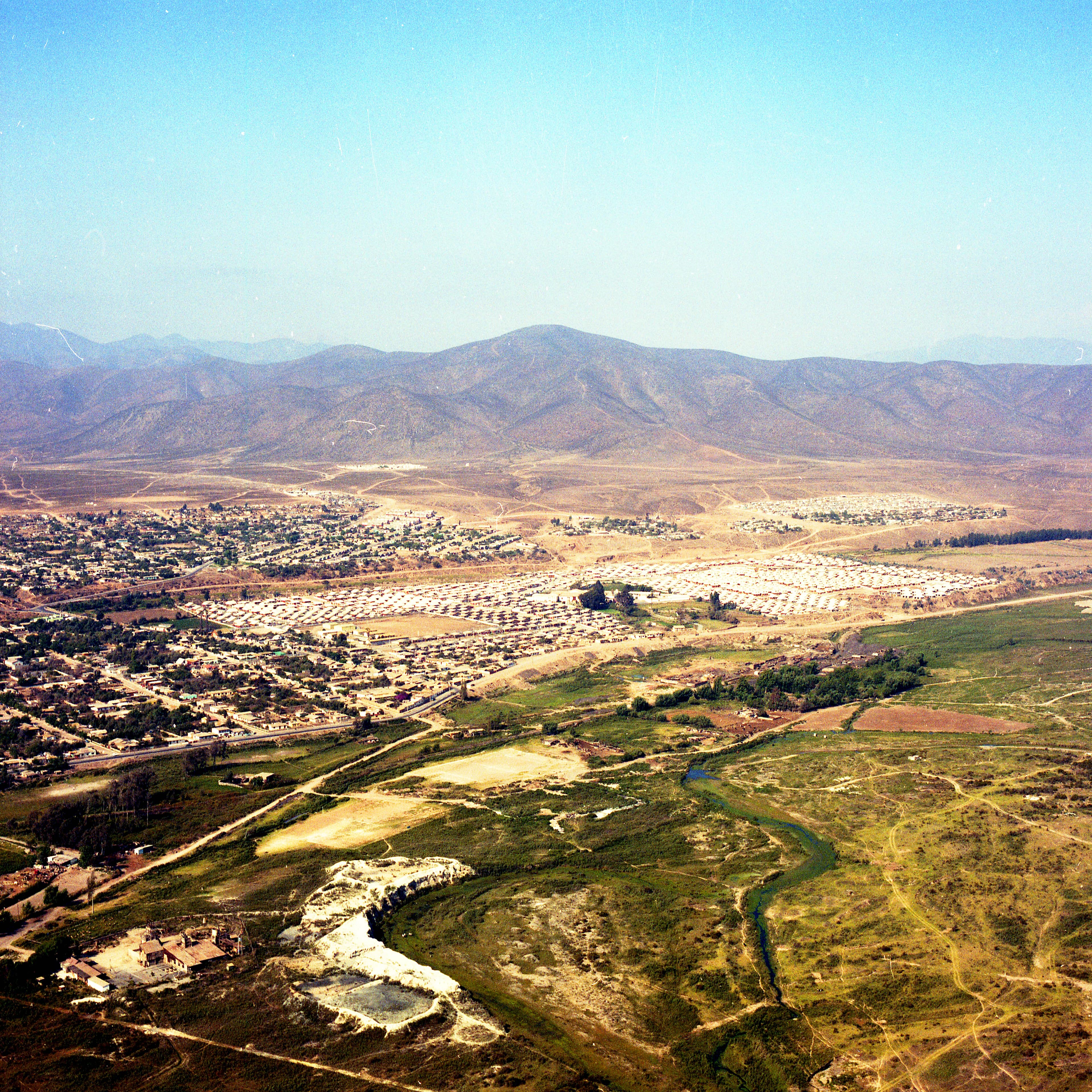 Vista aérea del sector de Compañía Alta, La Serena, 1998