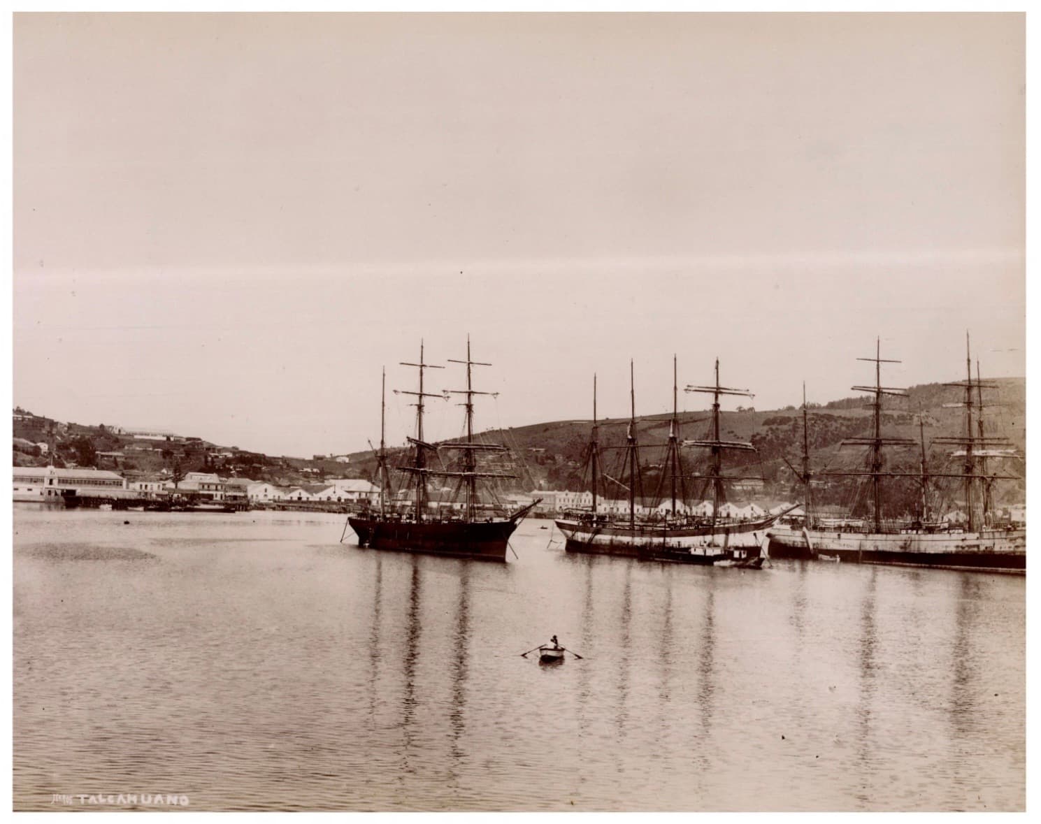 Barcos a vela en Talcahuano, 1910