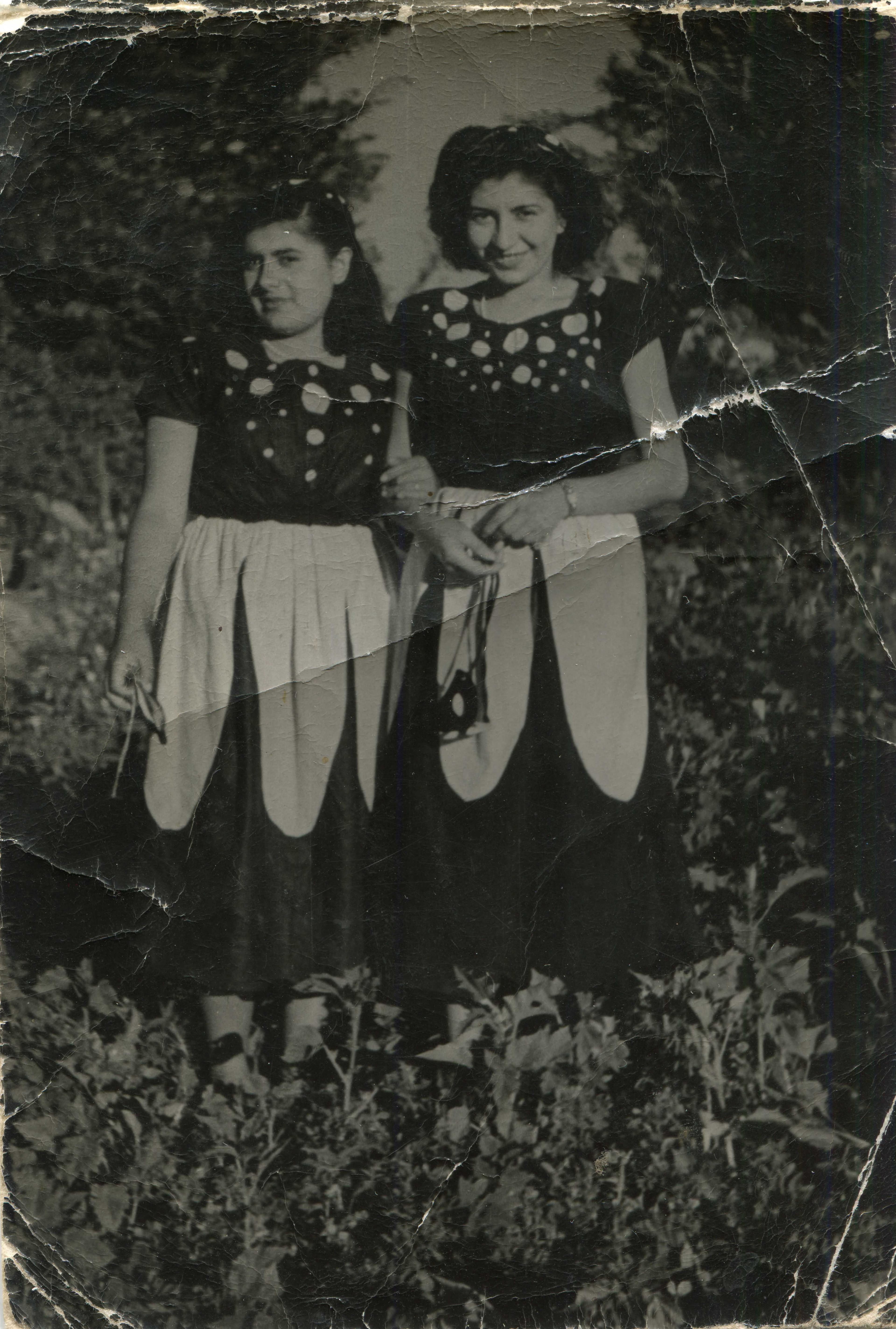 Mujeres en Fiesta de la Primavera, 1940