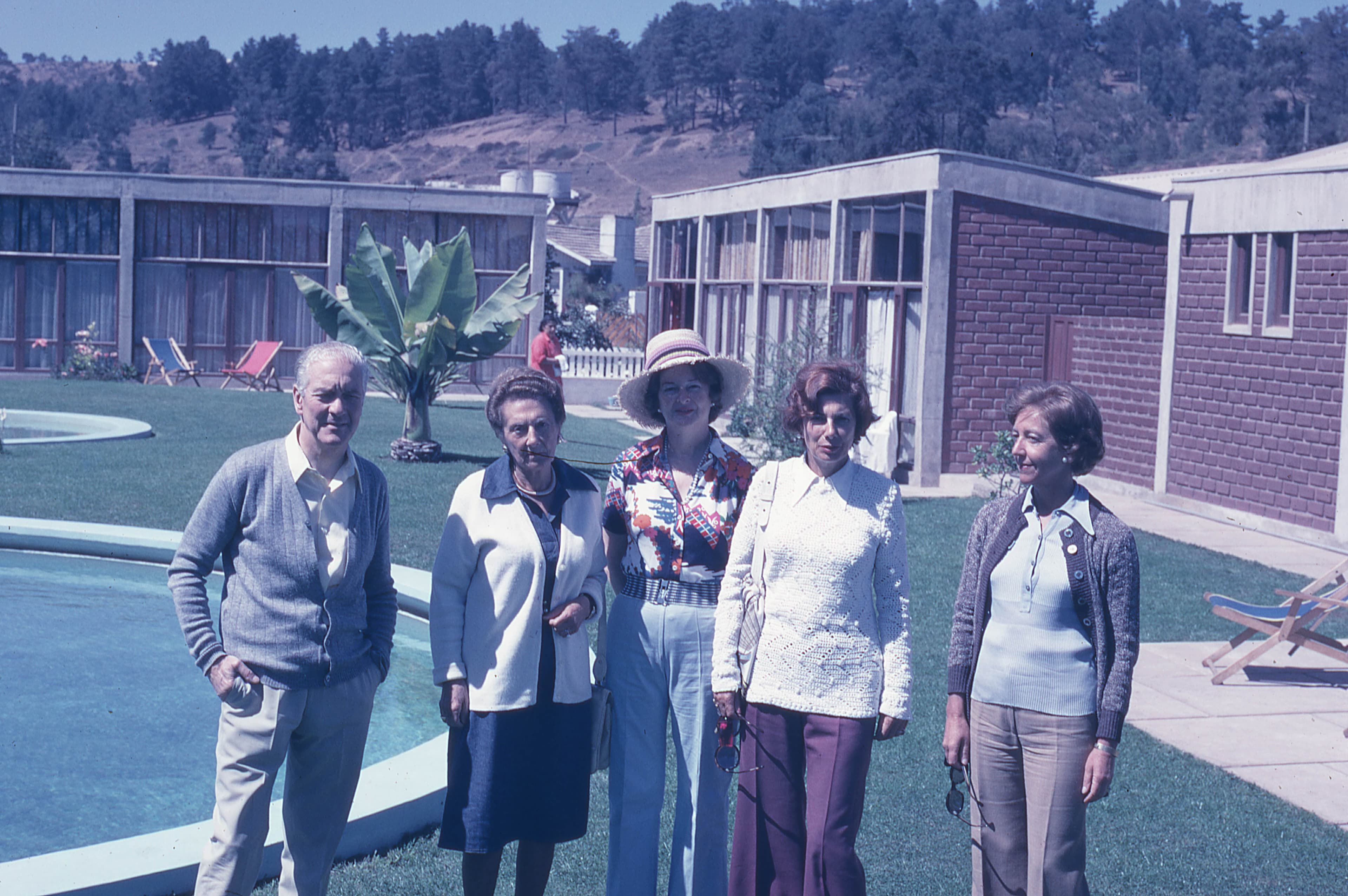 Grupo familiar en el motel, 1975