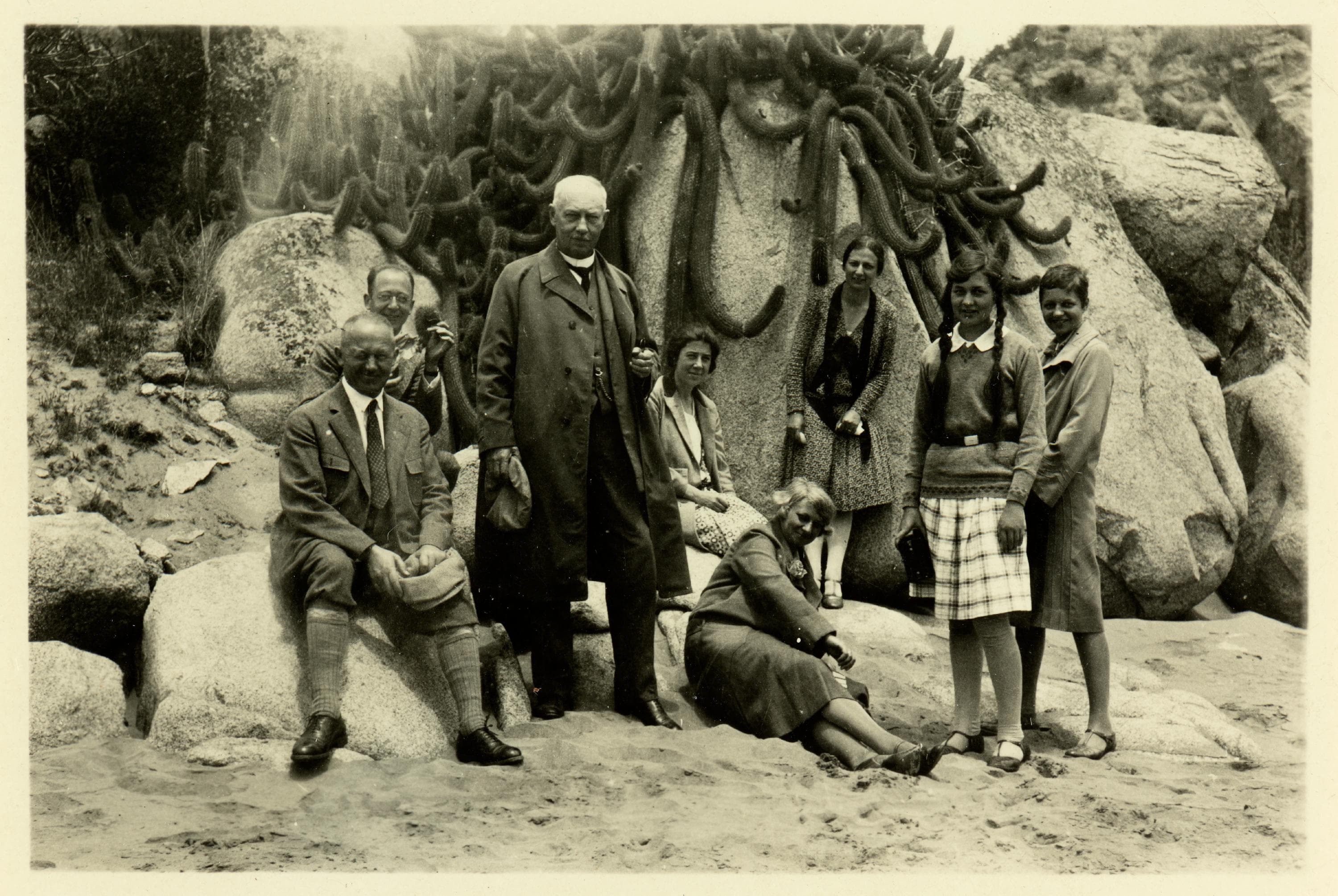 Grupo de personas en playa de Quintero, 1929