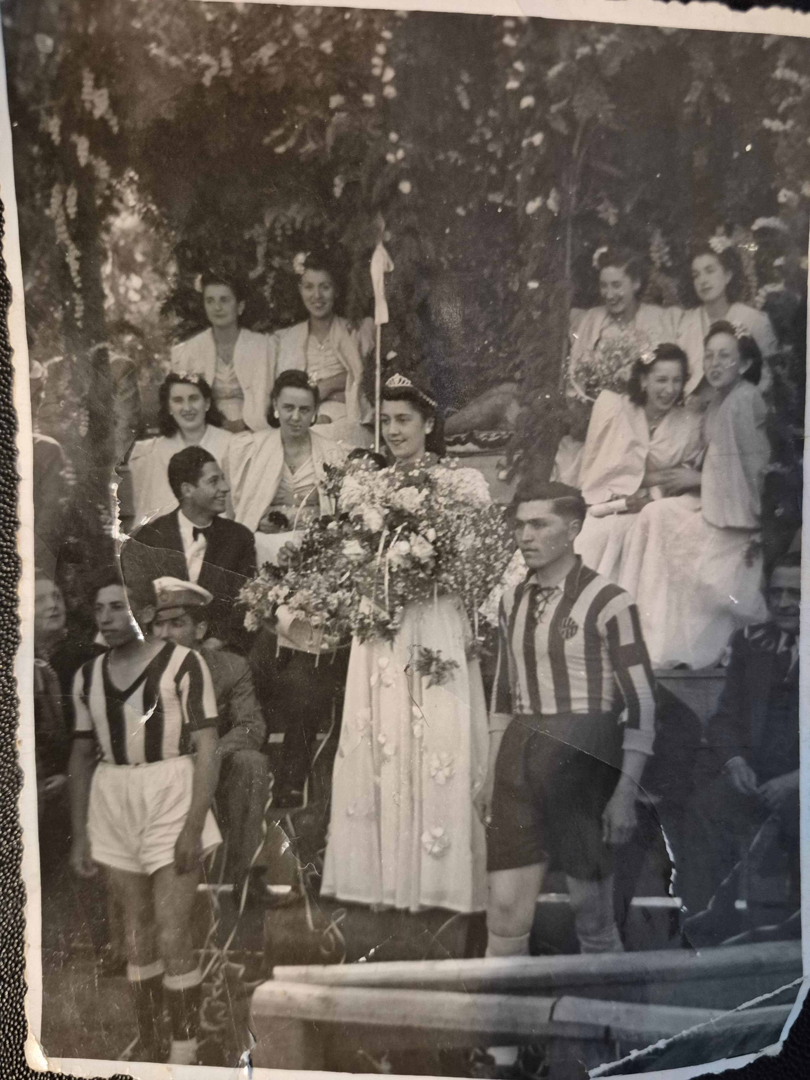 Reina de la Primavera de Lebu y su séquito, 1945