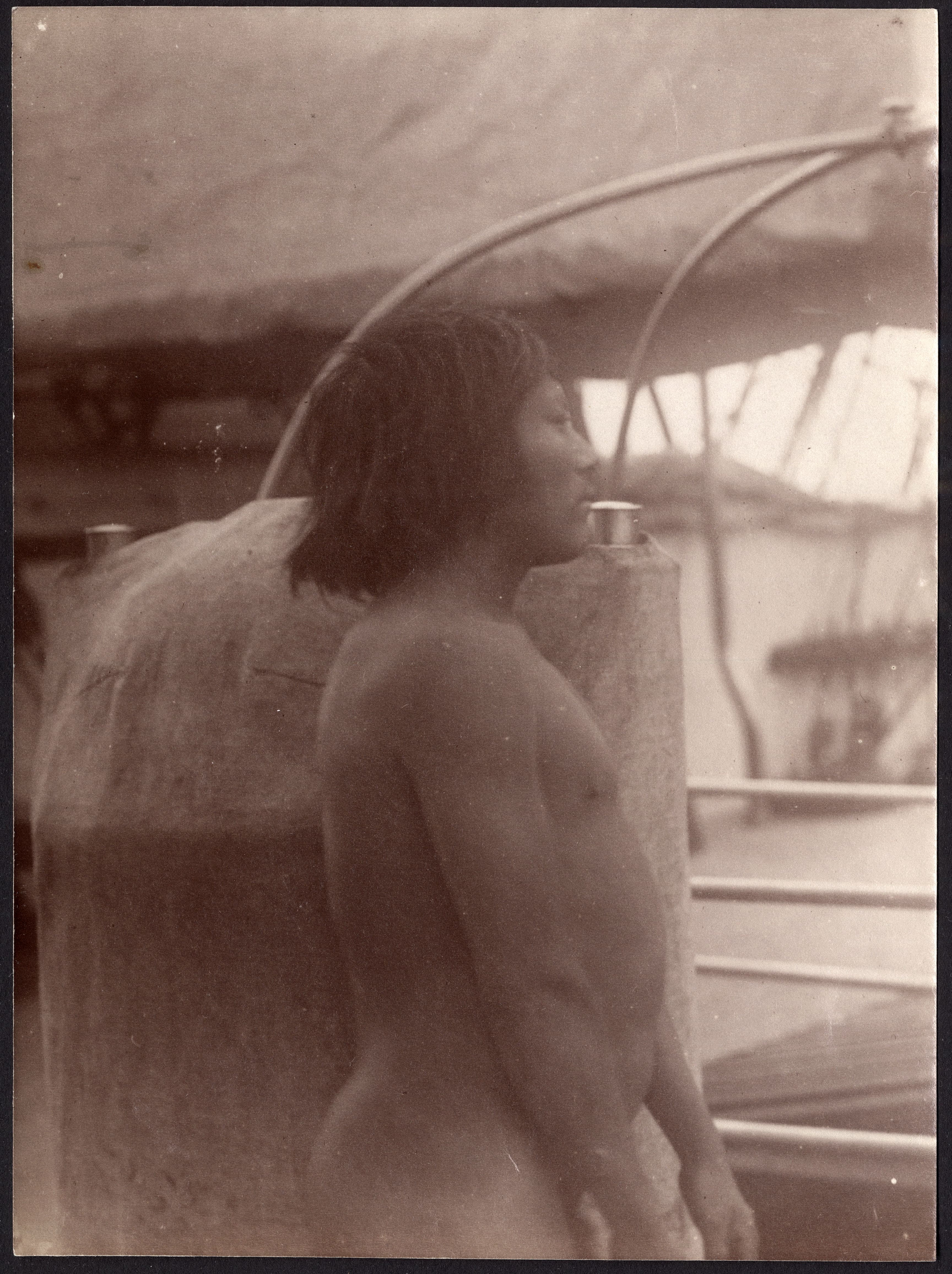 Hombre Kawésqar en el Vanadium, ca. 1894