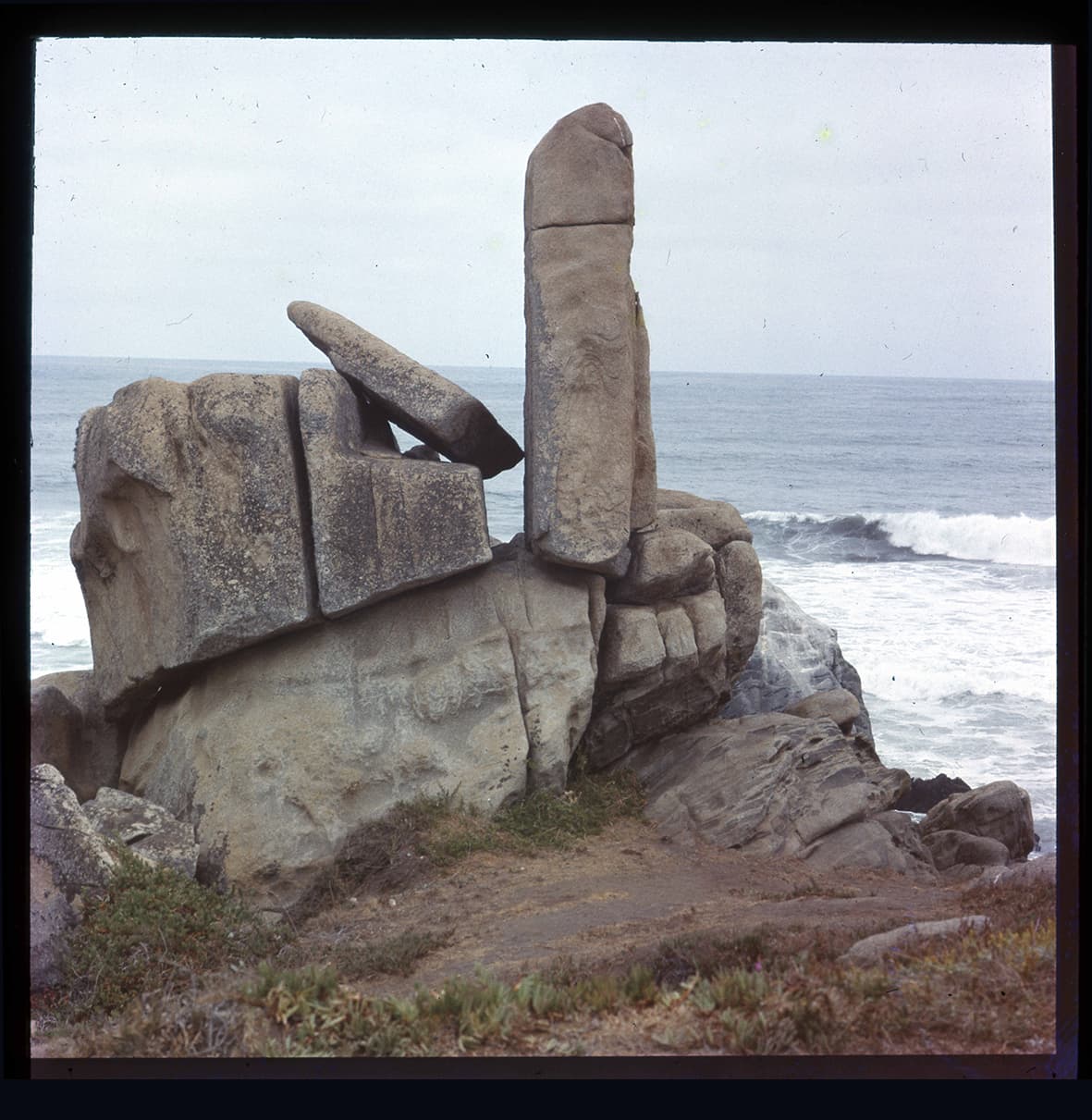 La Piedra del Sol o Intihuatana, Rocas de Santo Domingo, San Antonio, Región de Valparaíso, Chile, 1950 - 1964