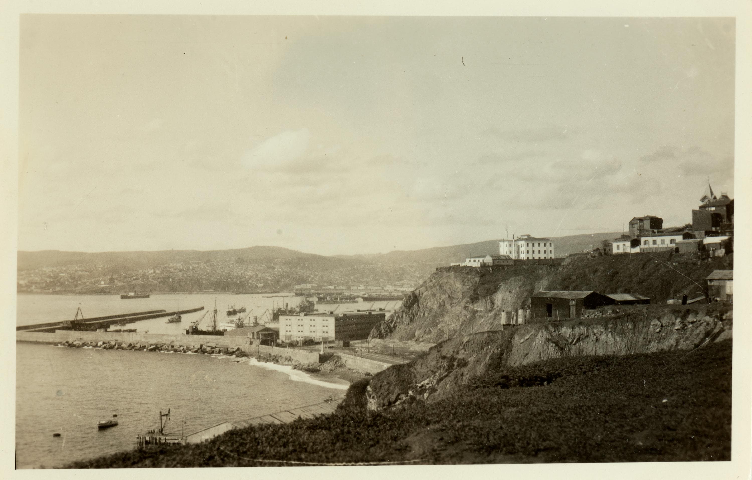 Vista de Valparaíso y el puerto, 1930