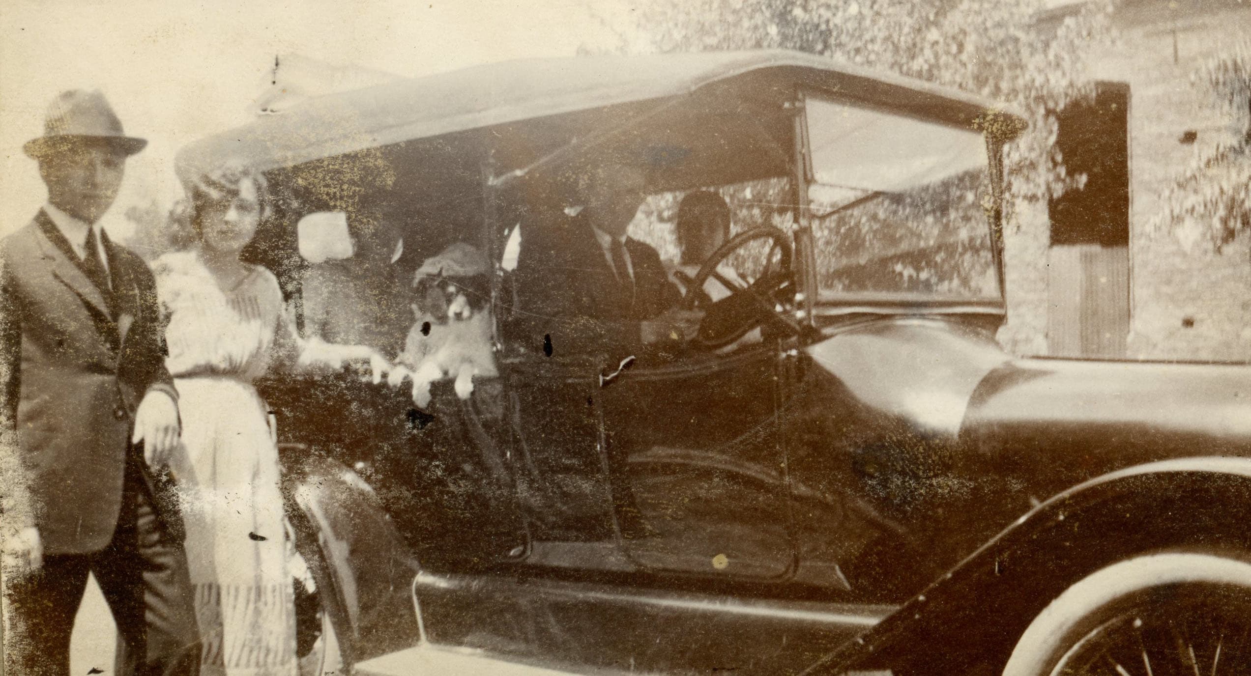 Automóvil en Providencia, Padre Mariano 123, año 1921