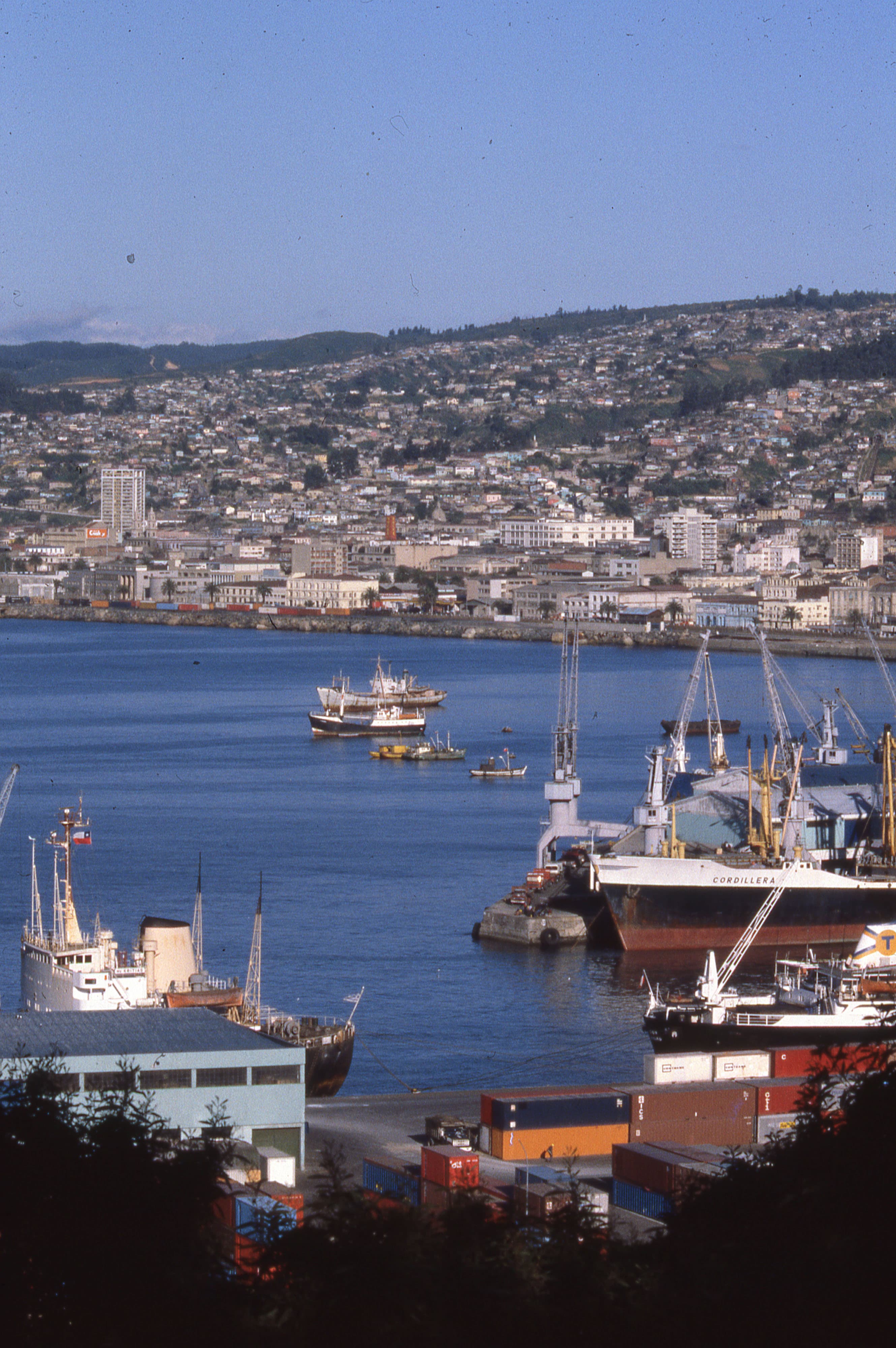 Bahía y ciudad de Valparaíso desde 21 de Mayo, 1981