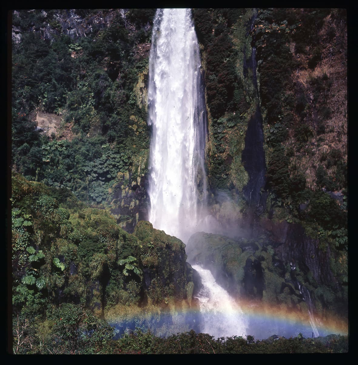 Salto del León, Pucón, Región de la Araucanía, Chile, 1950 - 1965
