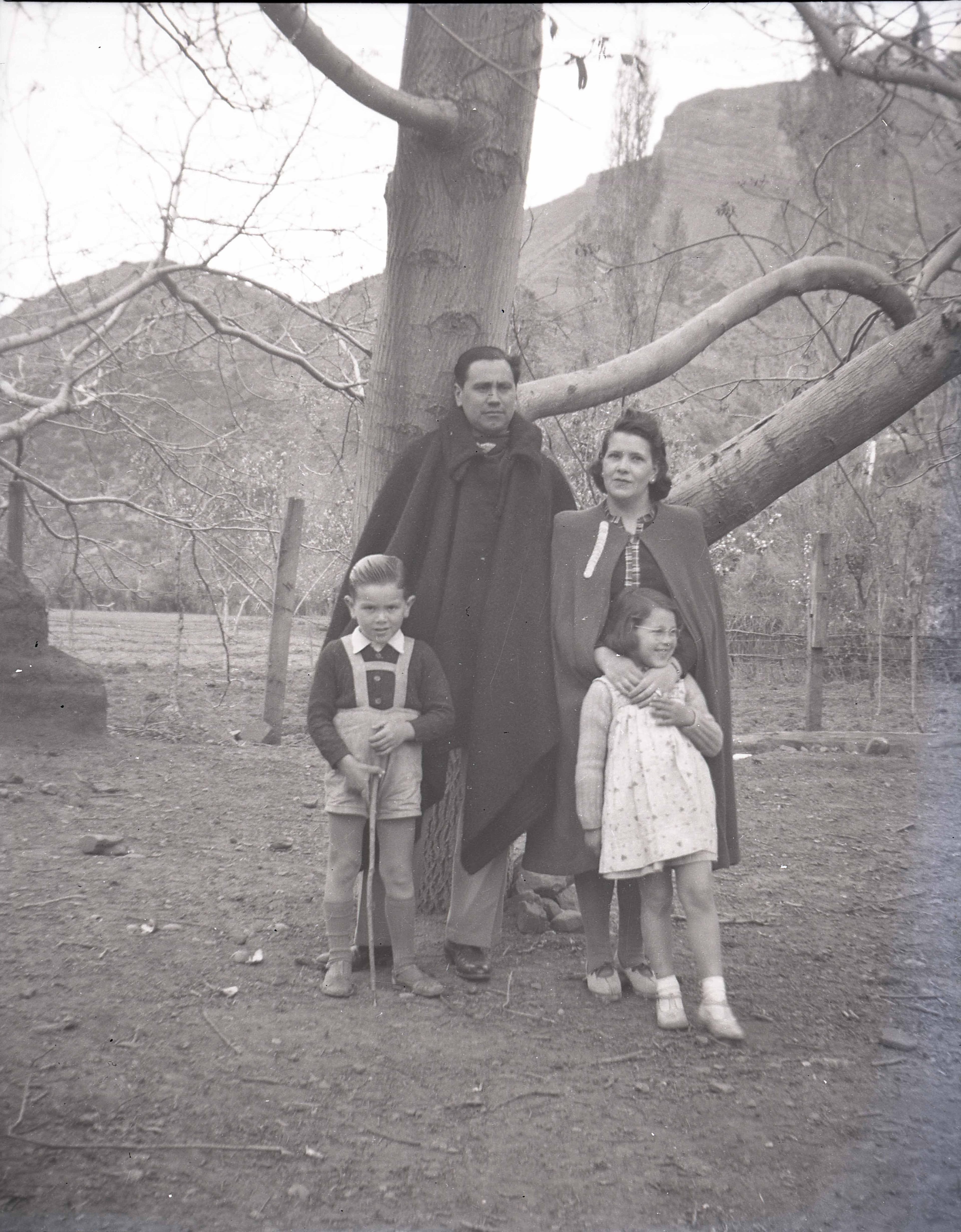 Retrato familiar en Cajón del Maipo, 1920s