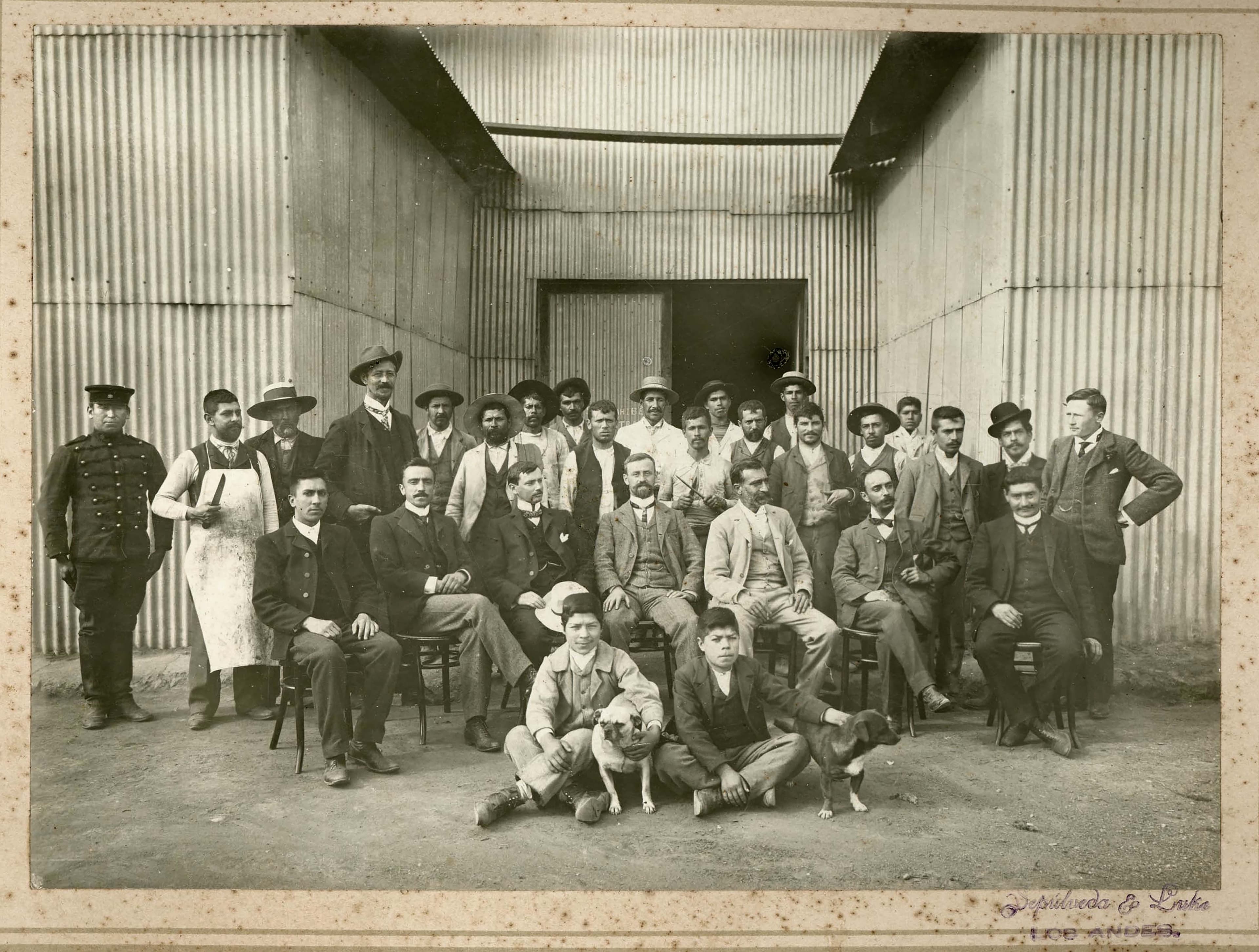 Grupo de Hombres en Los Andes, ca. 1910