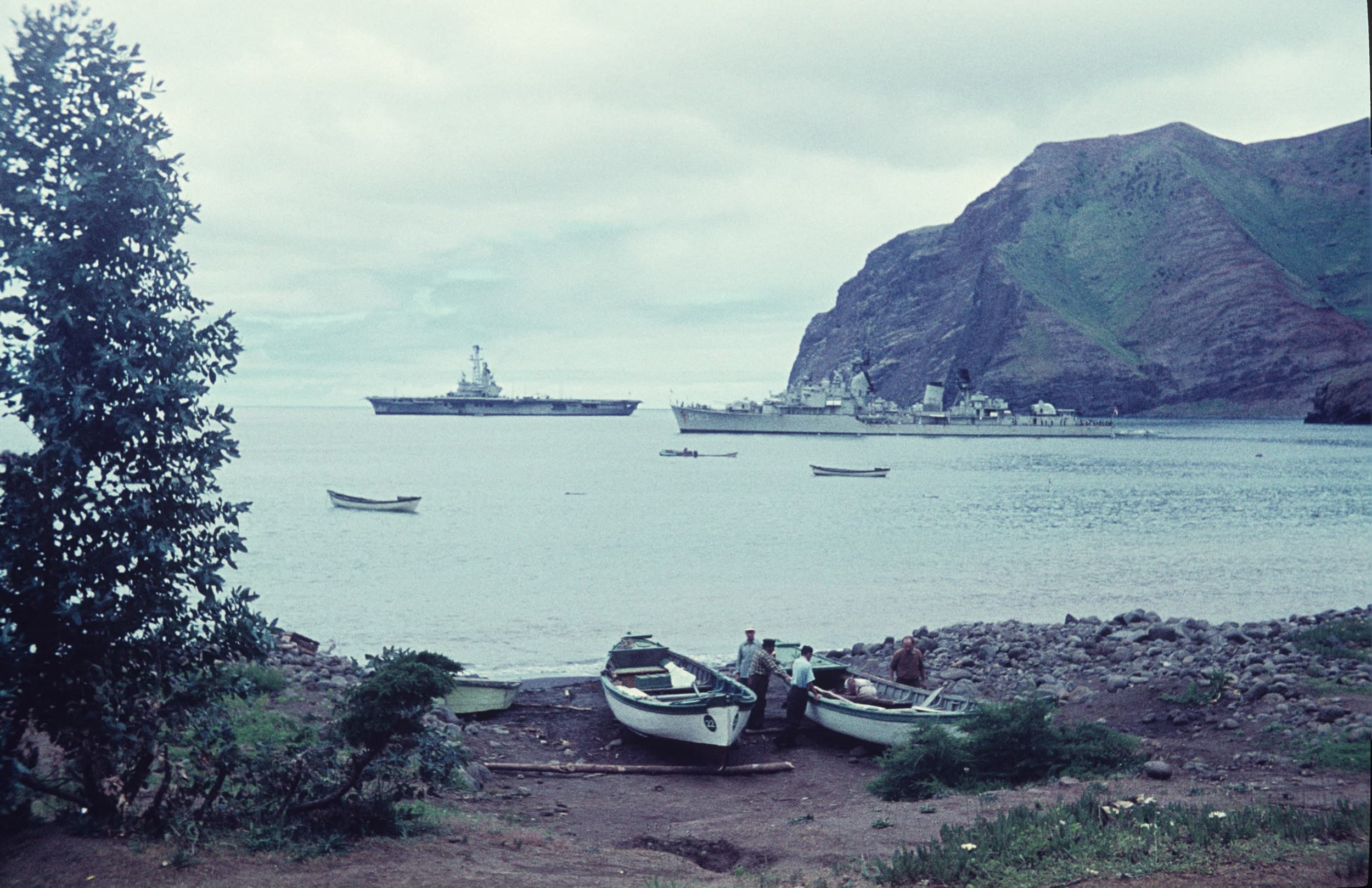 Buques neerlandeses en Bahía Cumberland, Robinson Crusoe, 1960