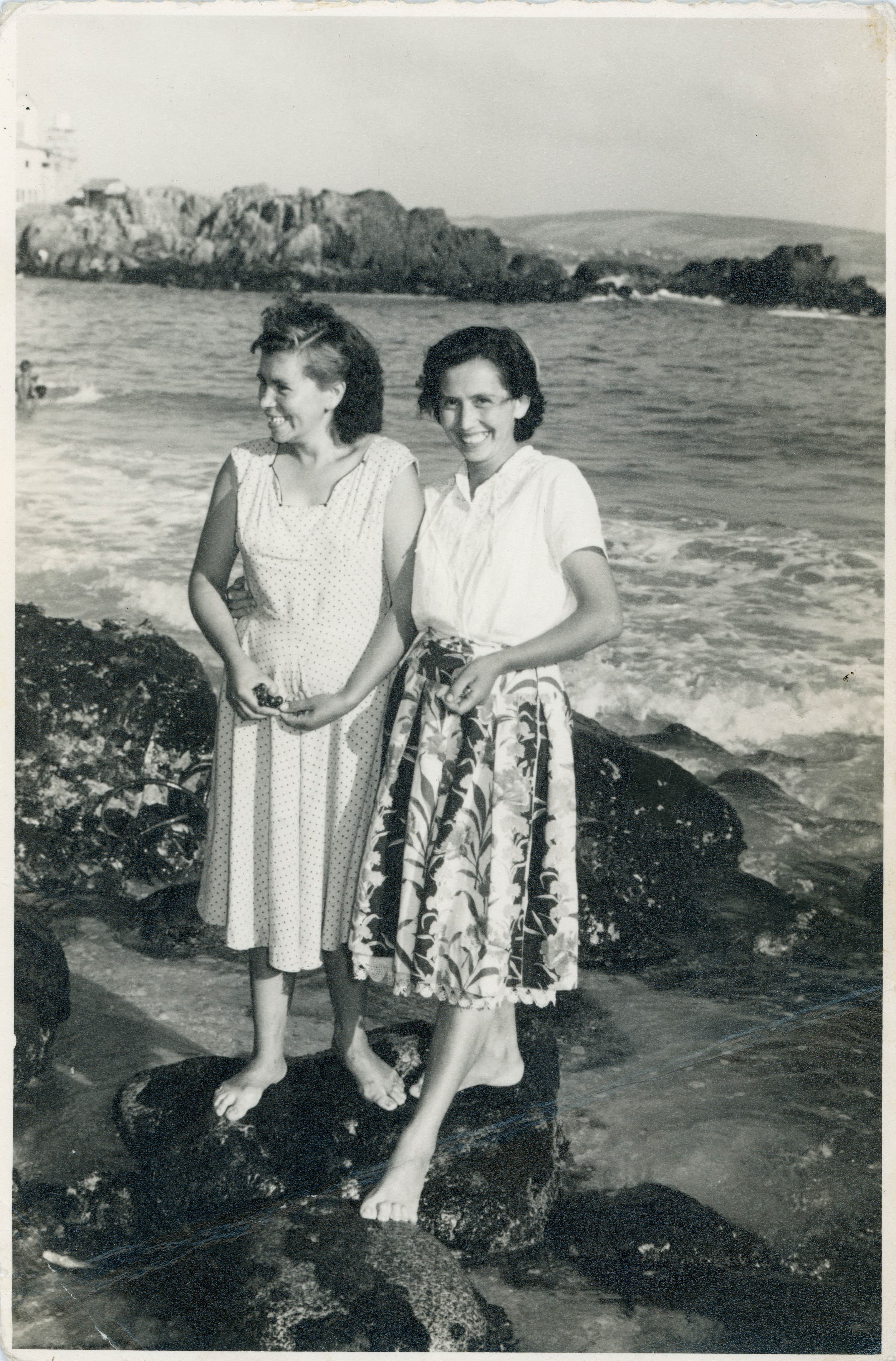 Mujeres en Playa Las Cruces, ca. 1970