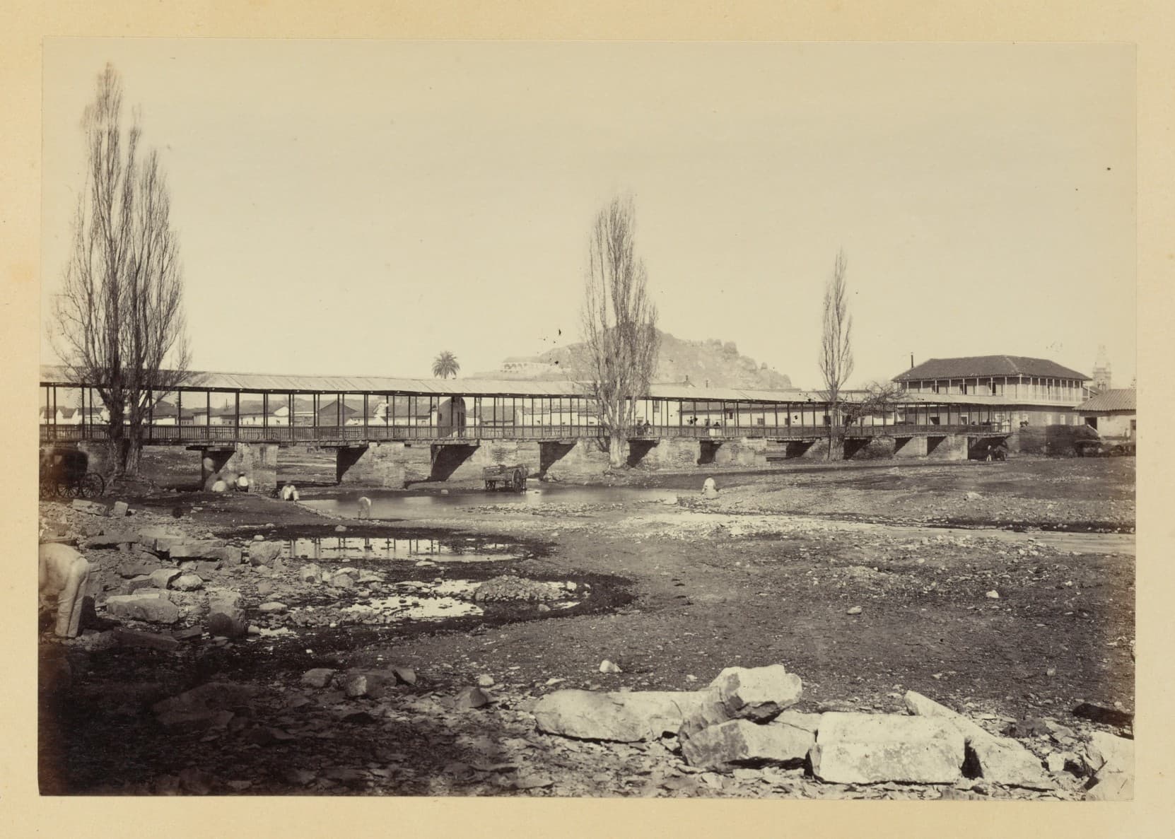 Puente de palo en Santiago, ca. 1868