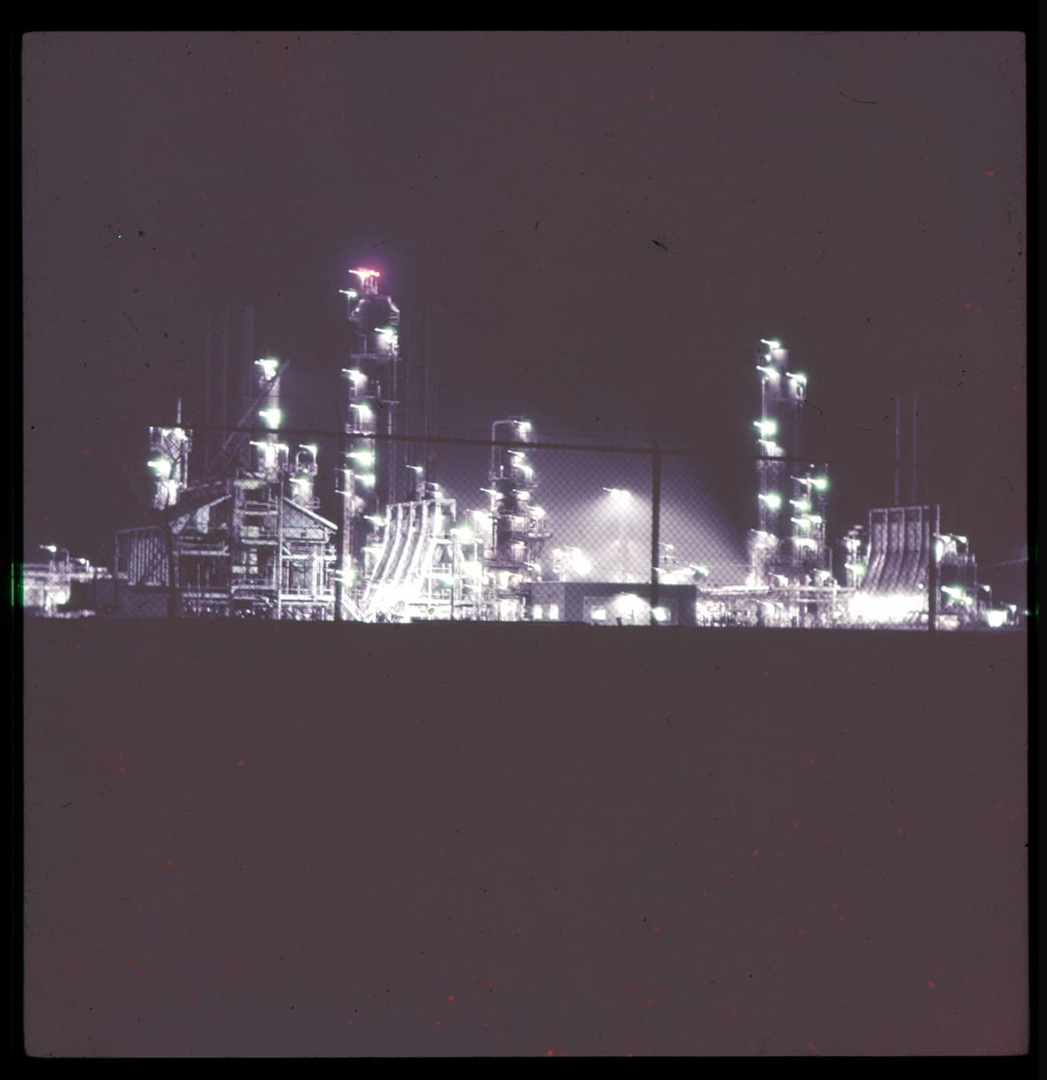 Refinería Enap de noche, Concón, Viña del Mar, Región de Valparaíso, Chile, 1950 - 1965