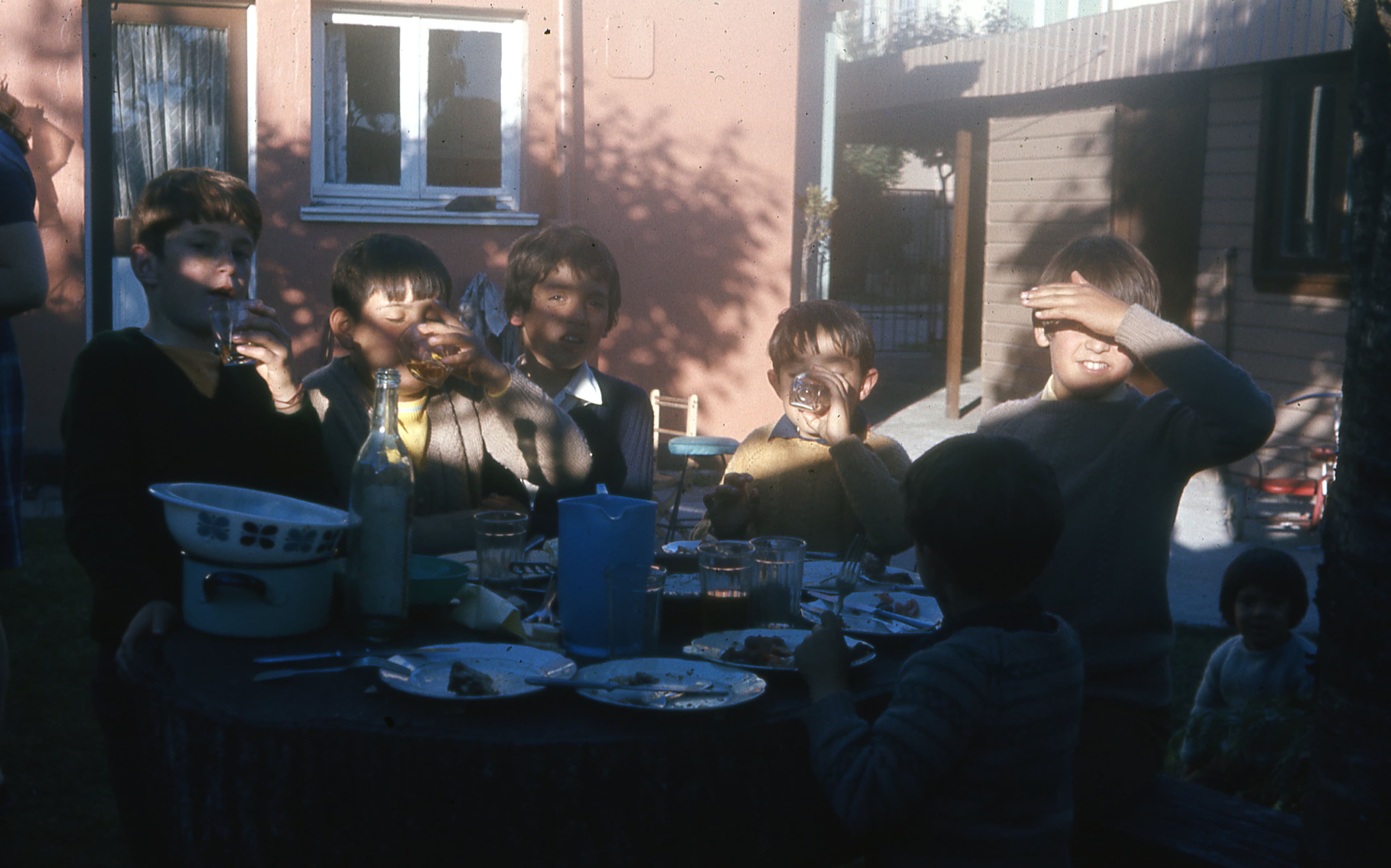 Celebración y comida, niños, ca. 1965