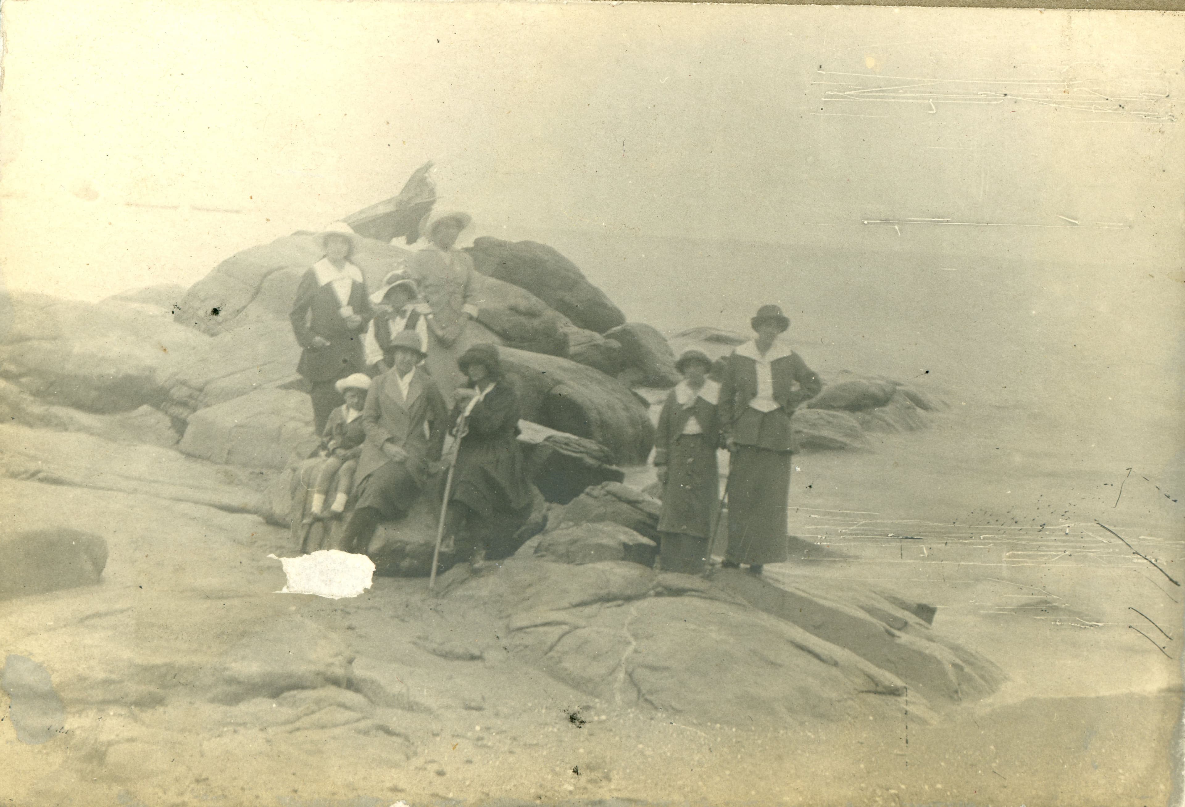 Grupo en rocas de Papudo, Enero 1915