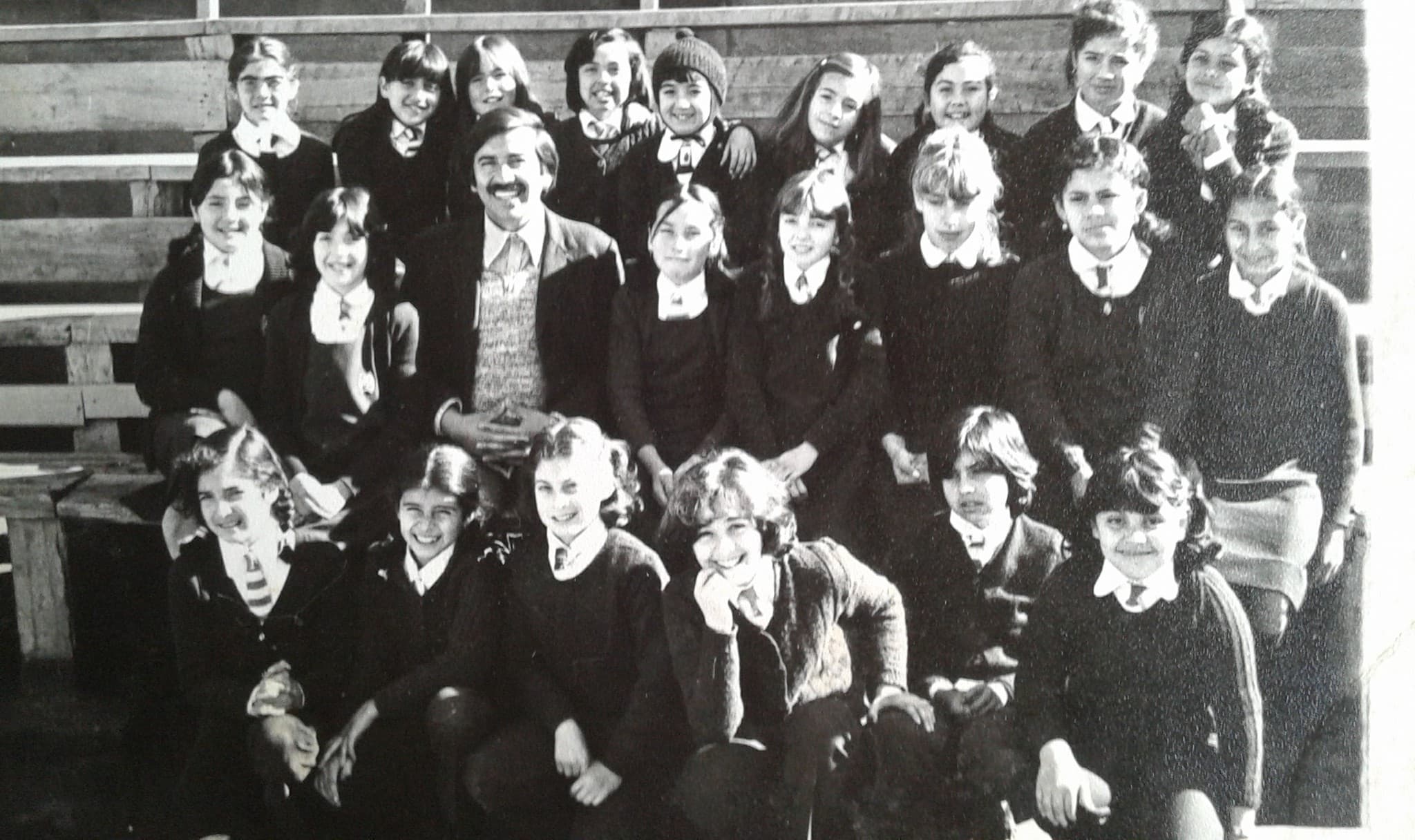 Compañeras de sexto básico, 1980