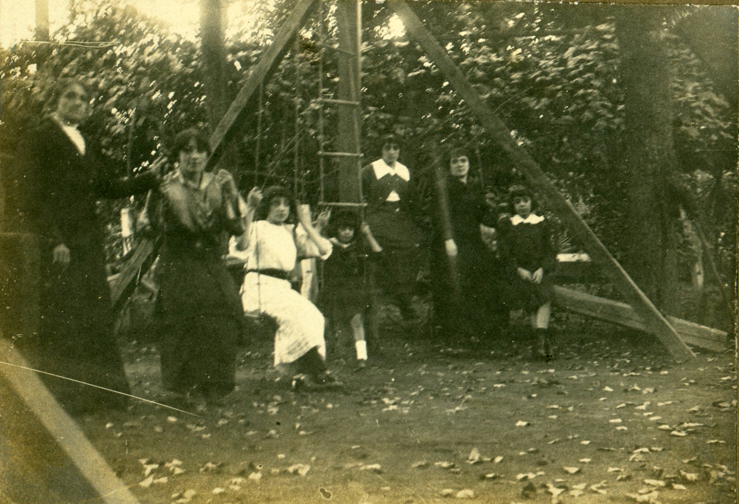 Mujeres en Limache, Agosto de 1915