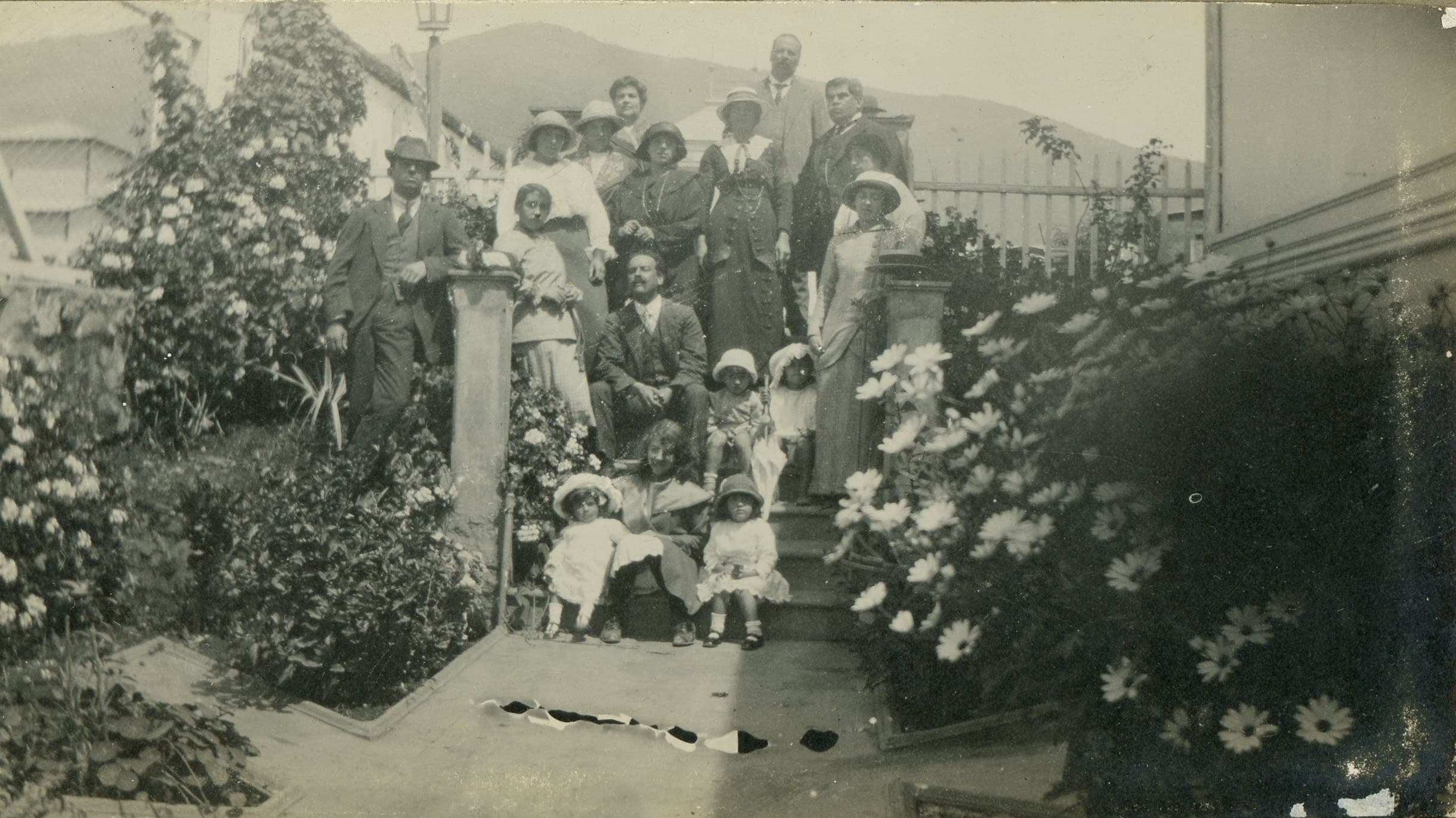 Retrato grupal en una casa de Papudo, Febrero de 1914