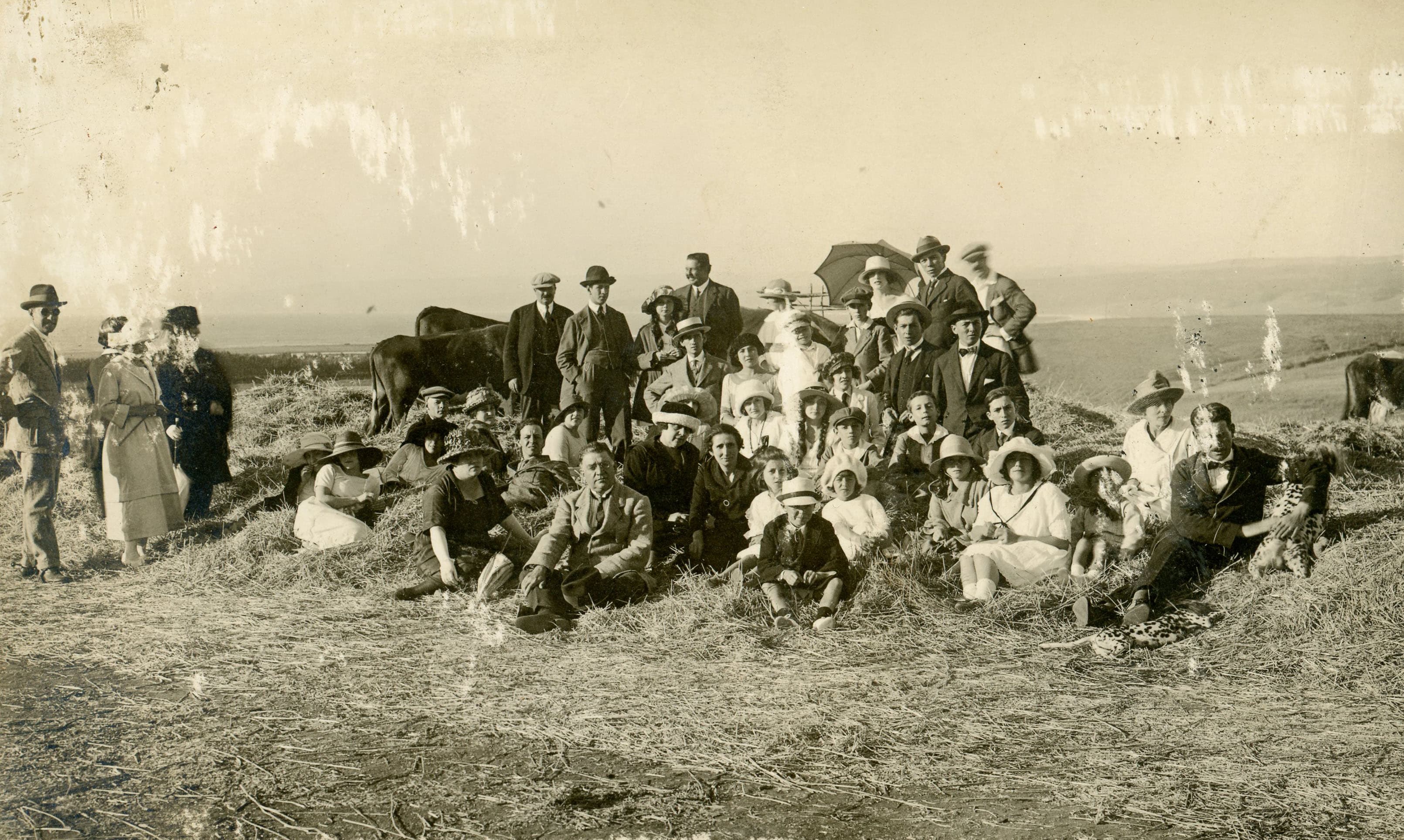 Grupo de personas en Pichilemu, 1921