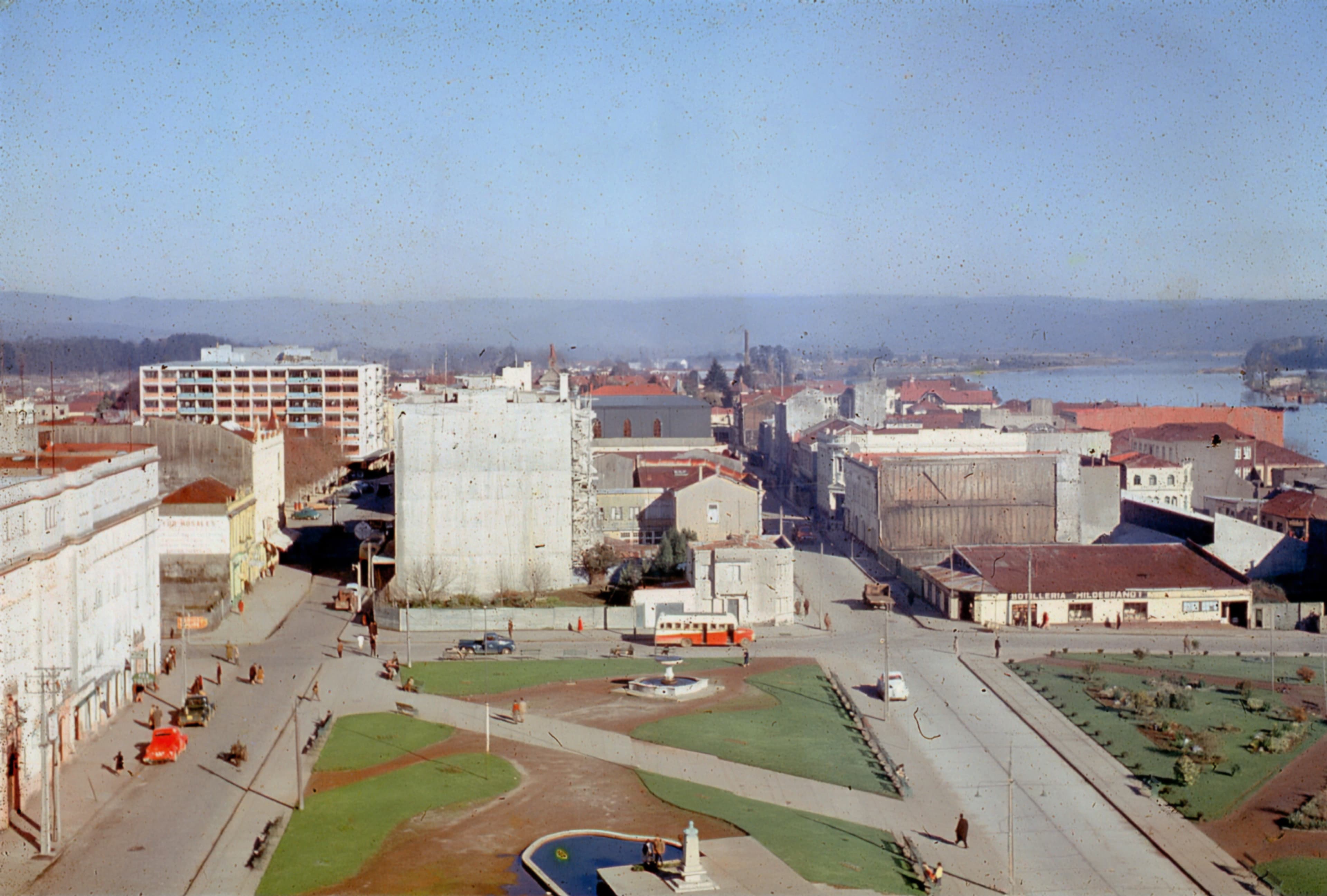 Plaza desde Hotel Pedro de Valdivia, 1960