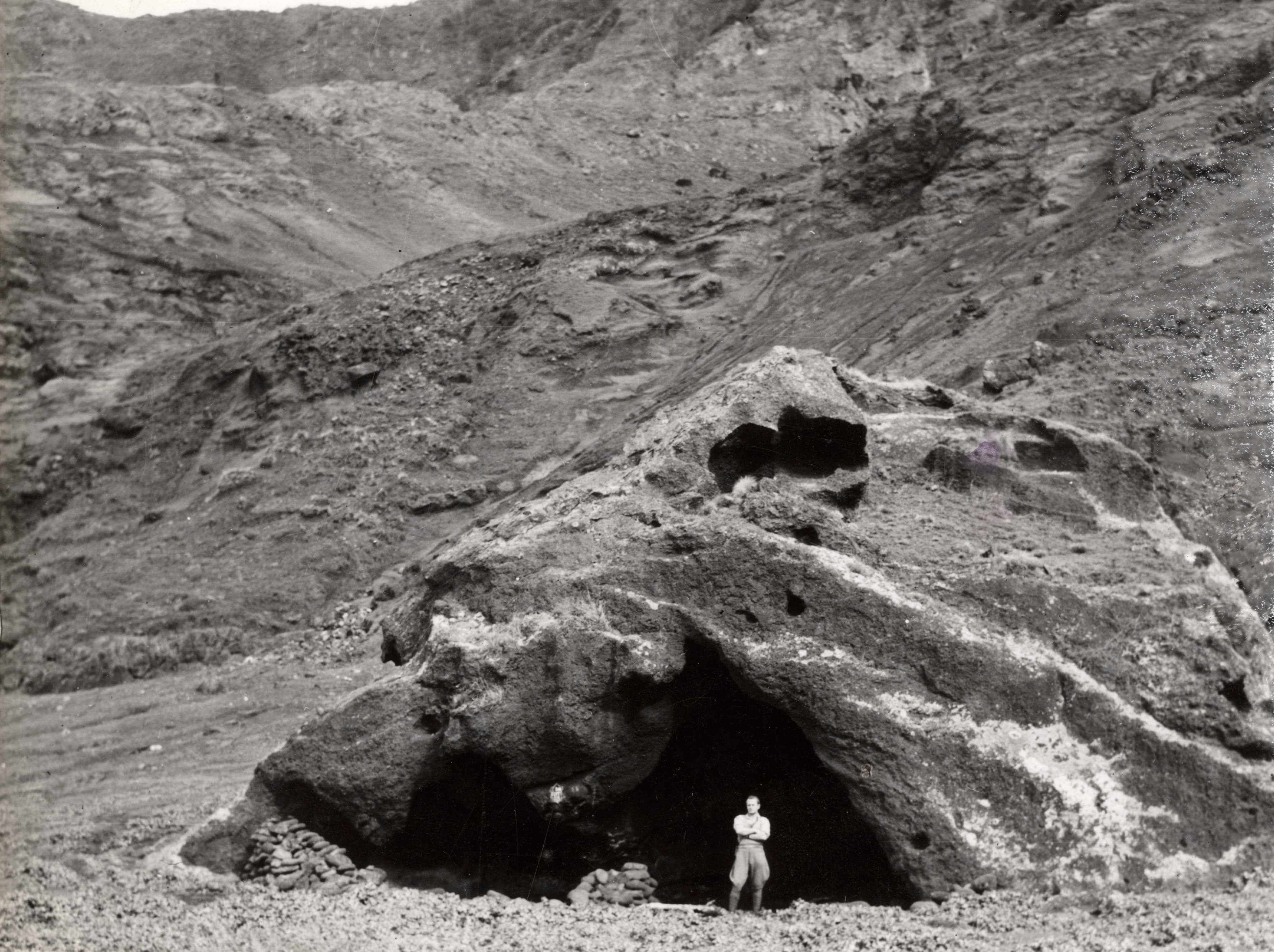 Cueva en Isla Robinson Crusoe, 1938