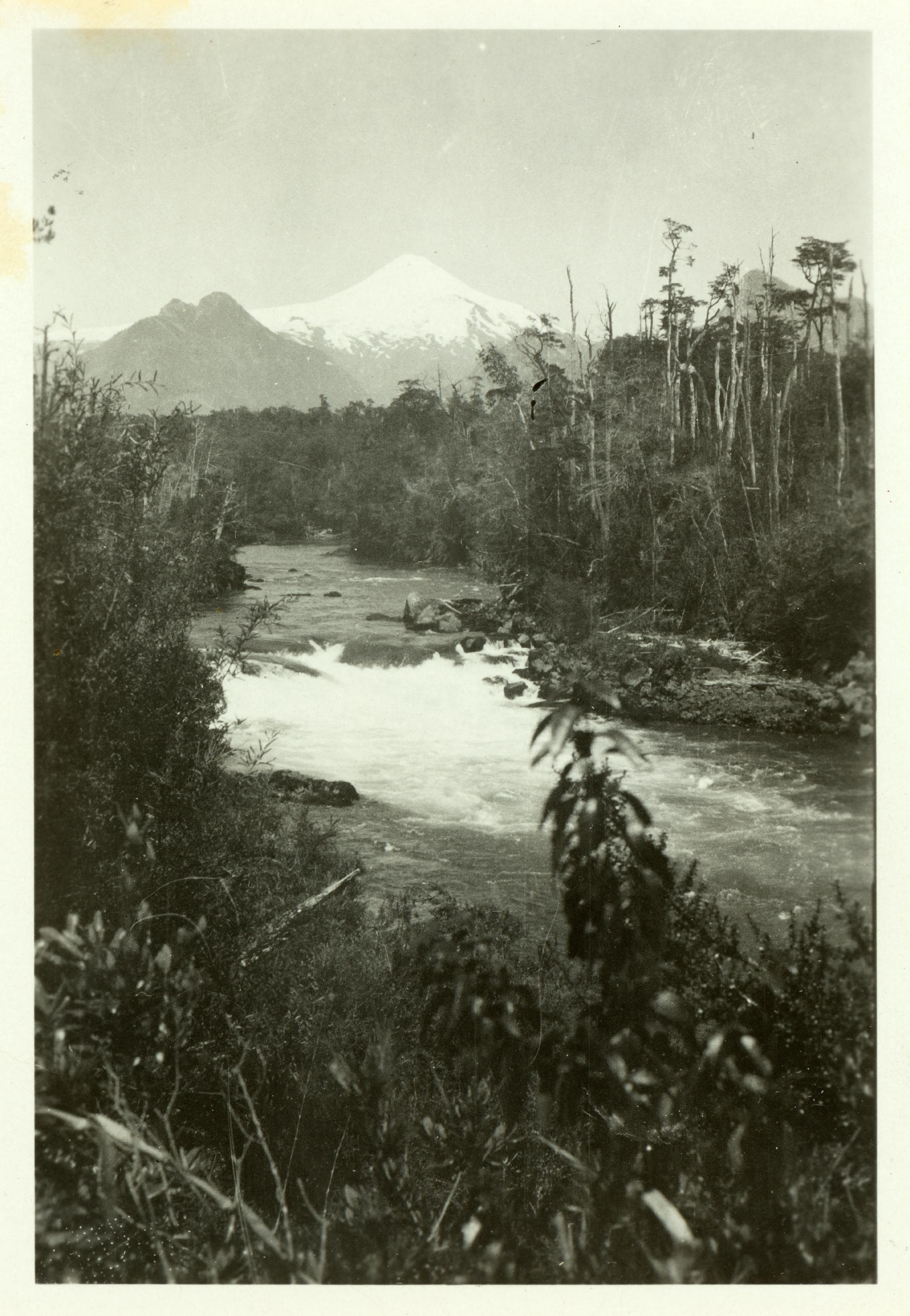 Río Trancura y Volcán Lanín, 1929