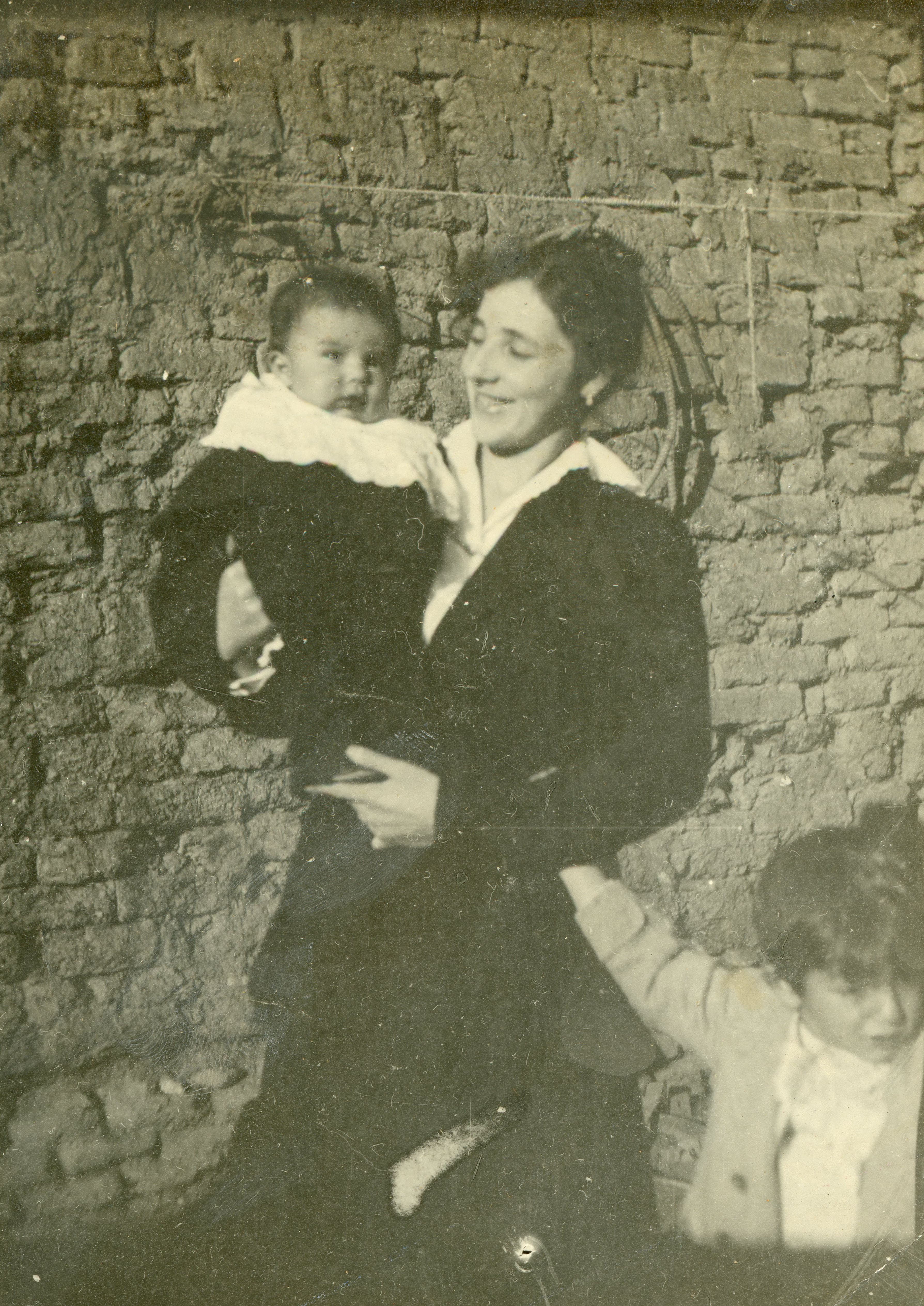 Mujer y bebé, Santiago, Mayo, 1917
