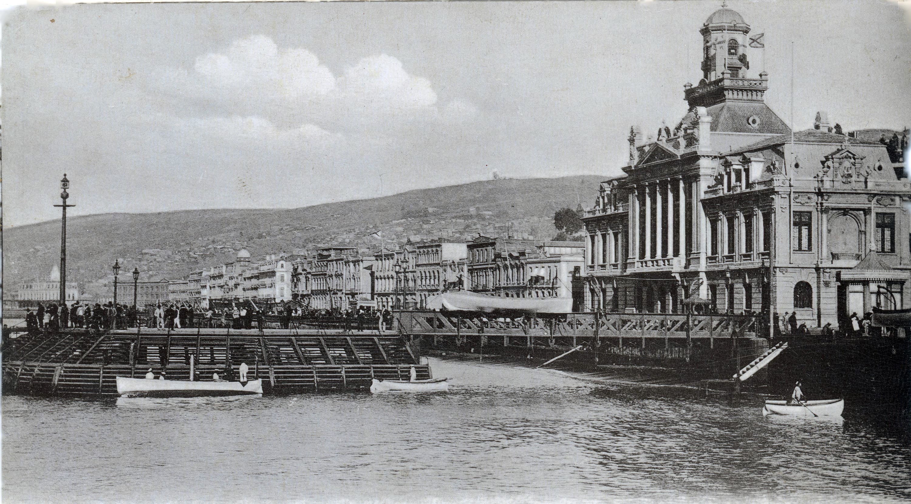 Muelle de Pasajeros y Gobernación Marítima de Valparaíso, ca. 1888