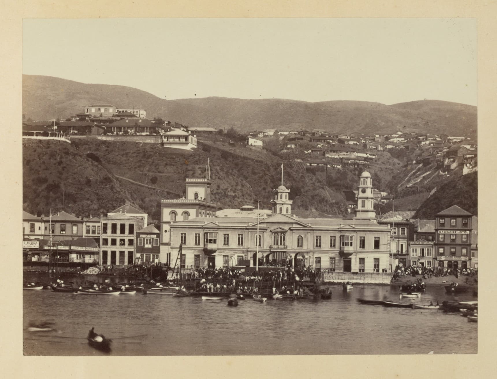 Valparaíso, la Bolsa de Valores cerca del muelle de pasajeros, 1868
