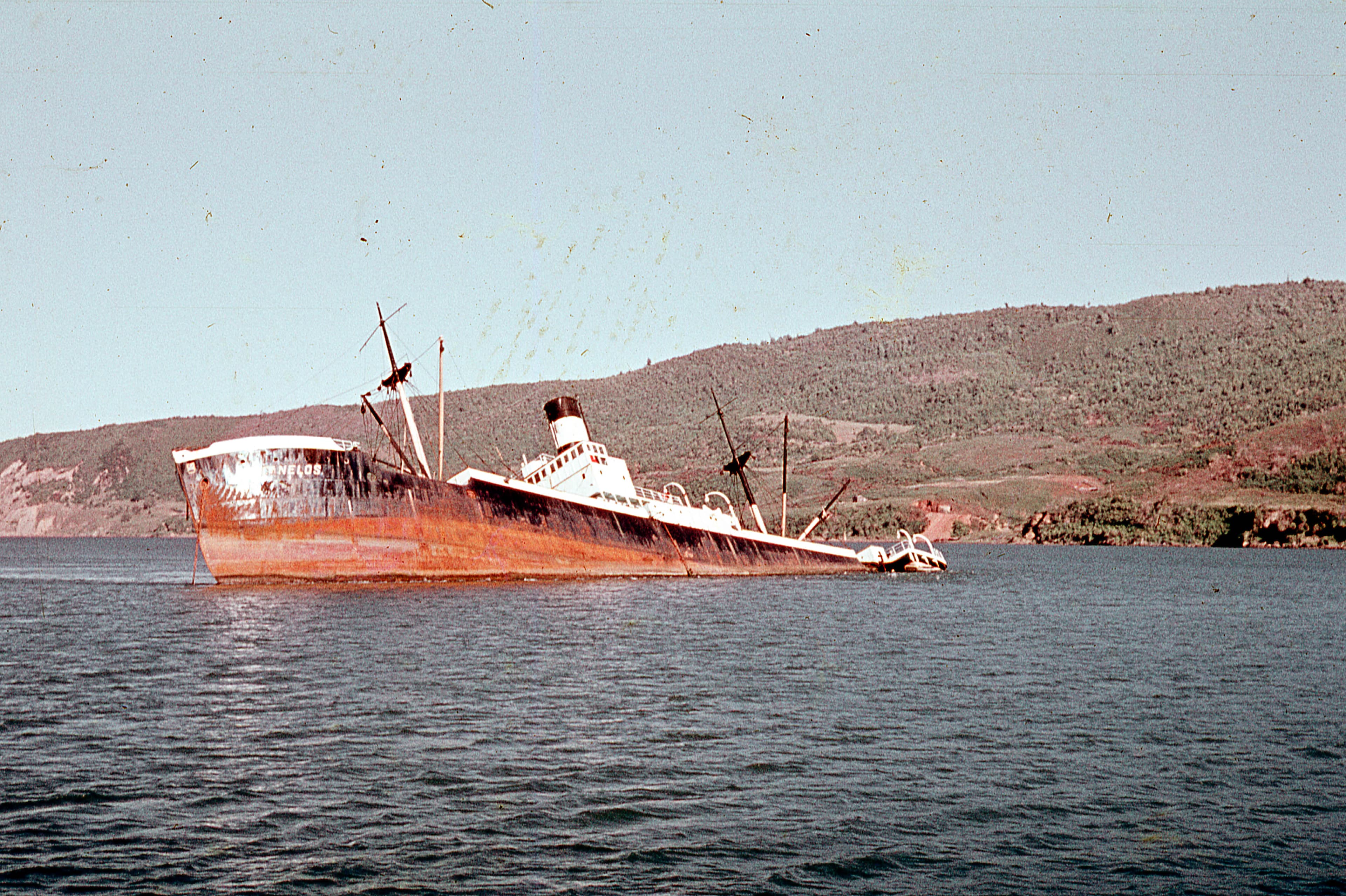 Vapor Canelos en el Río Valdivia, 1960