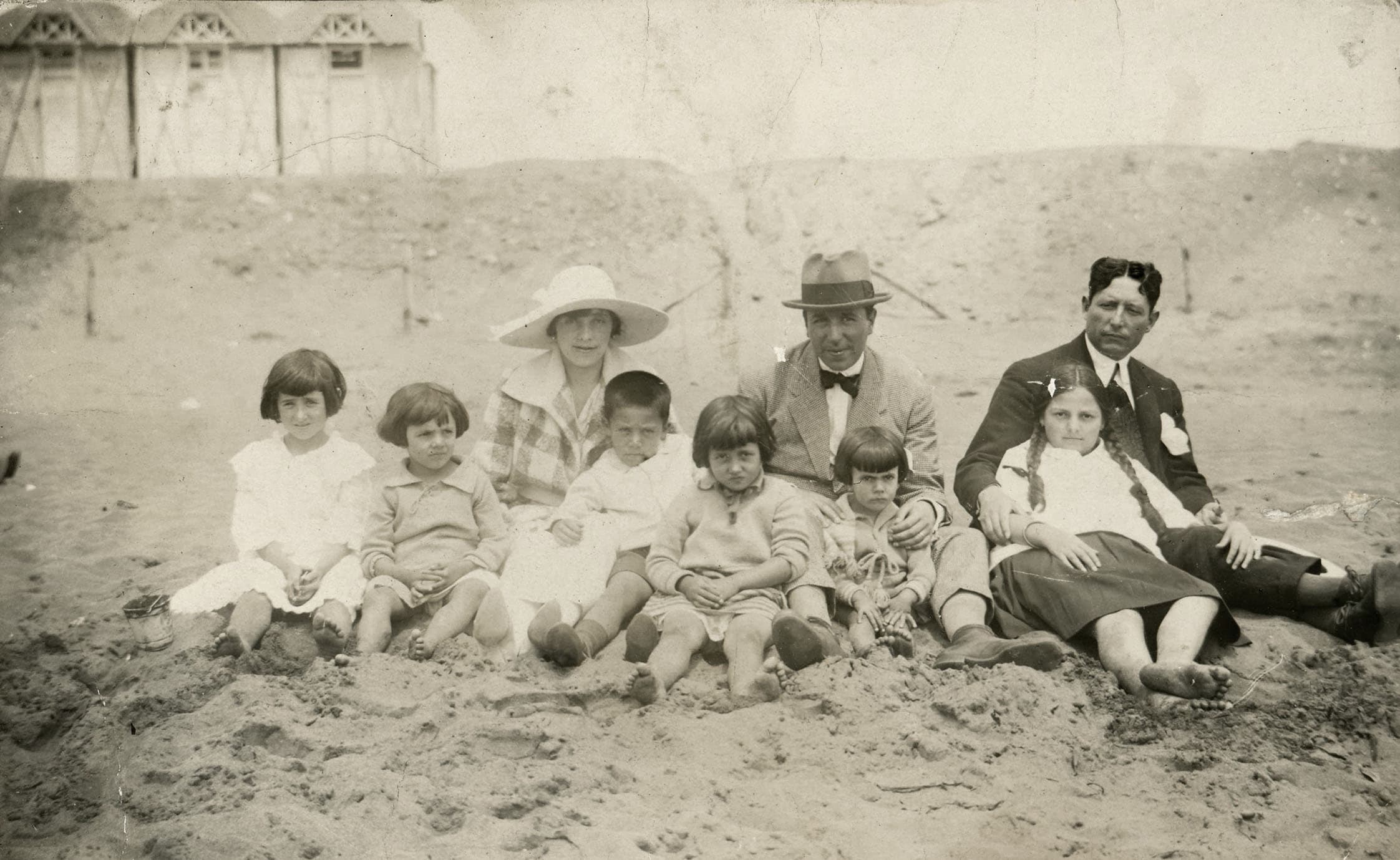 Familia en Playa de Pichilemu, Enero, 1913