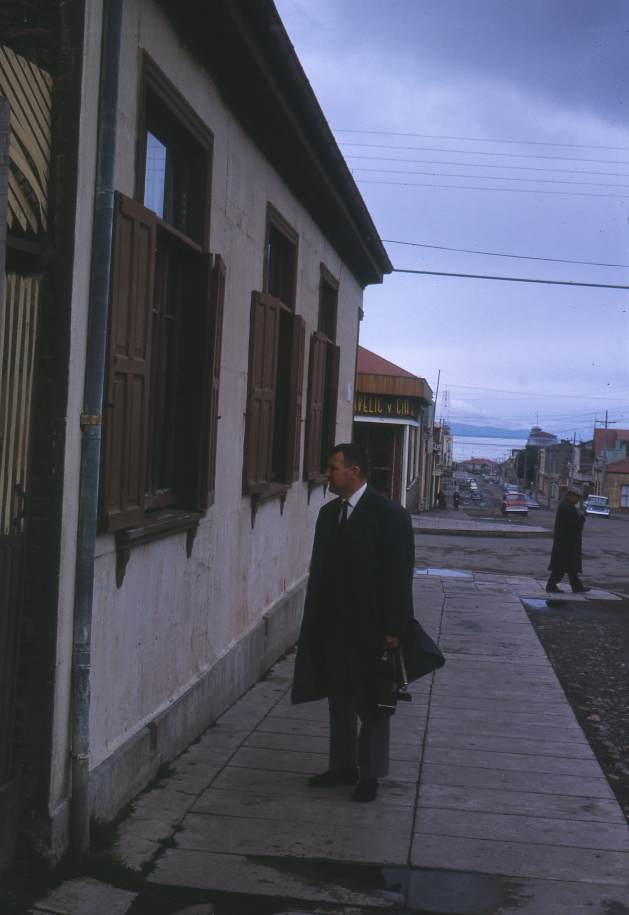 Calle y hombre en Punta Arenas, 1965