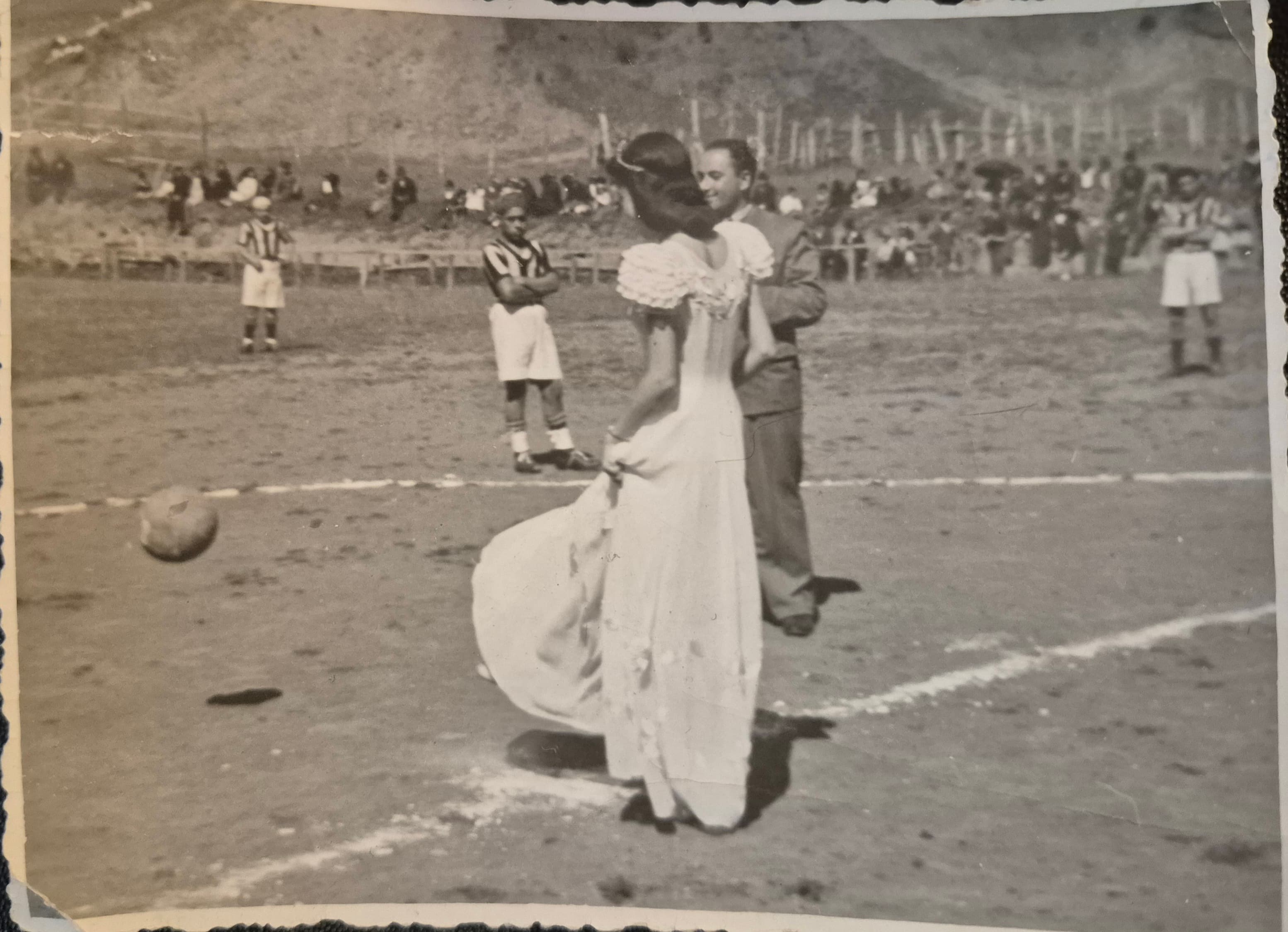 Puntapié inicial de la Reina de la Primavera de Lebu, 1940