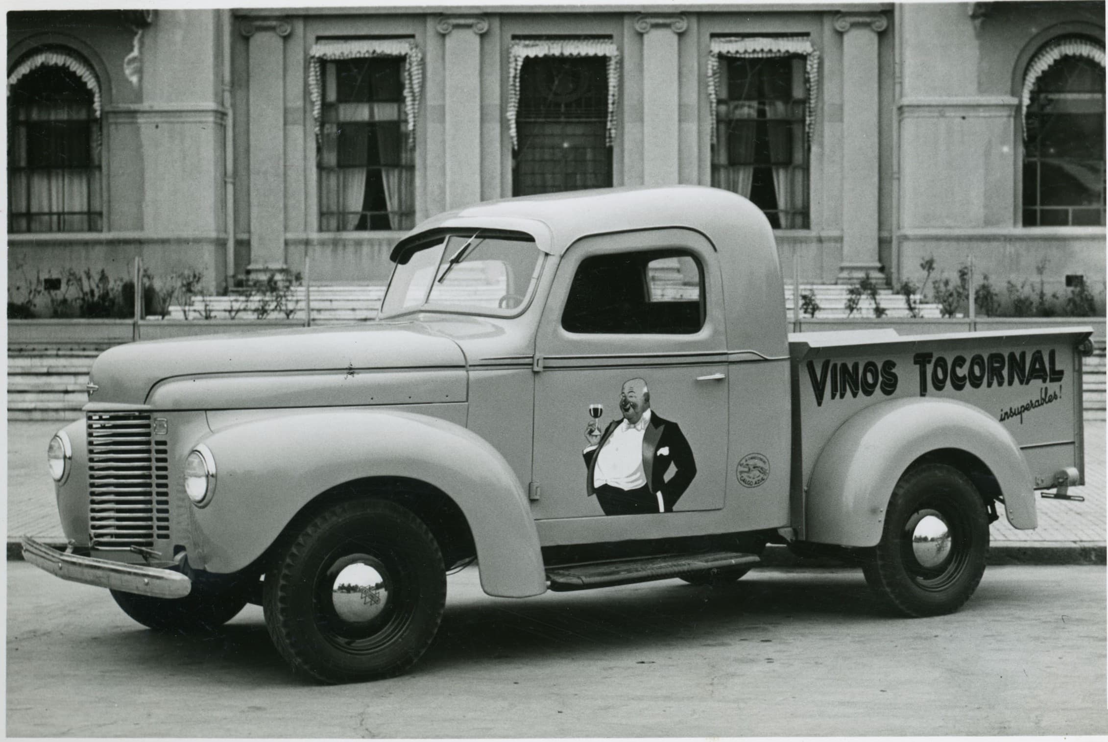 Automóvil de Vinos Tocornal, Viña del Mar, ca. 1950