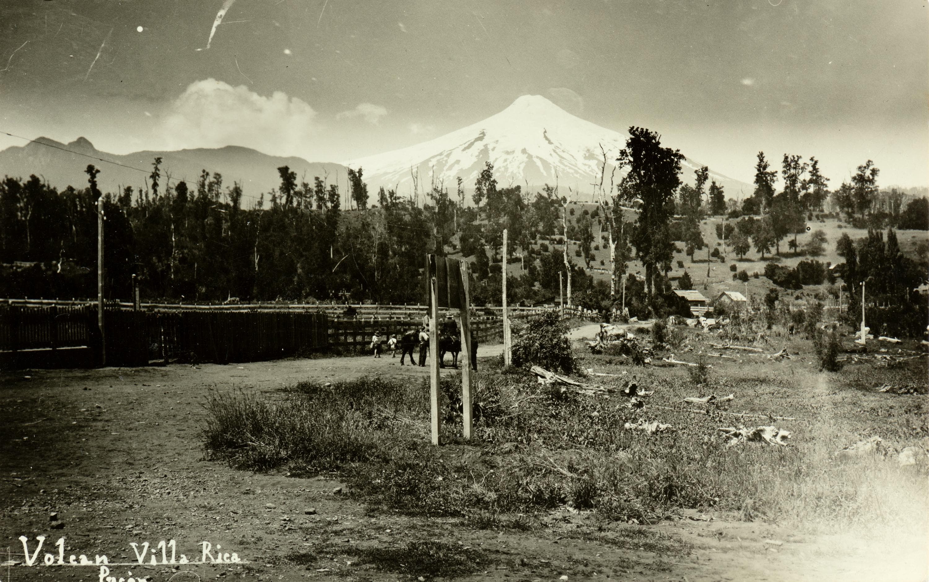 Pucón y Volcán Villarrica, ca. 1930
