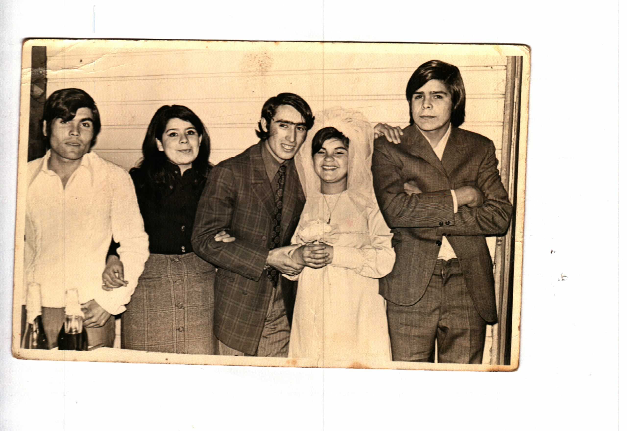 Fiesta de jóvenes en villa El Mañío, Quilicura, década 1970-1980