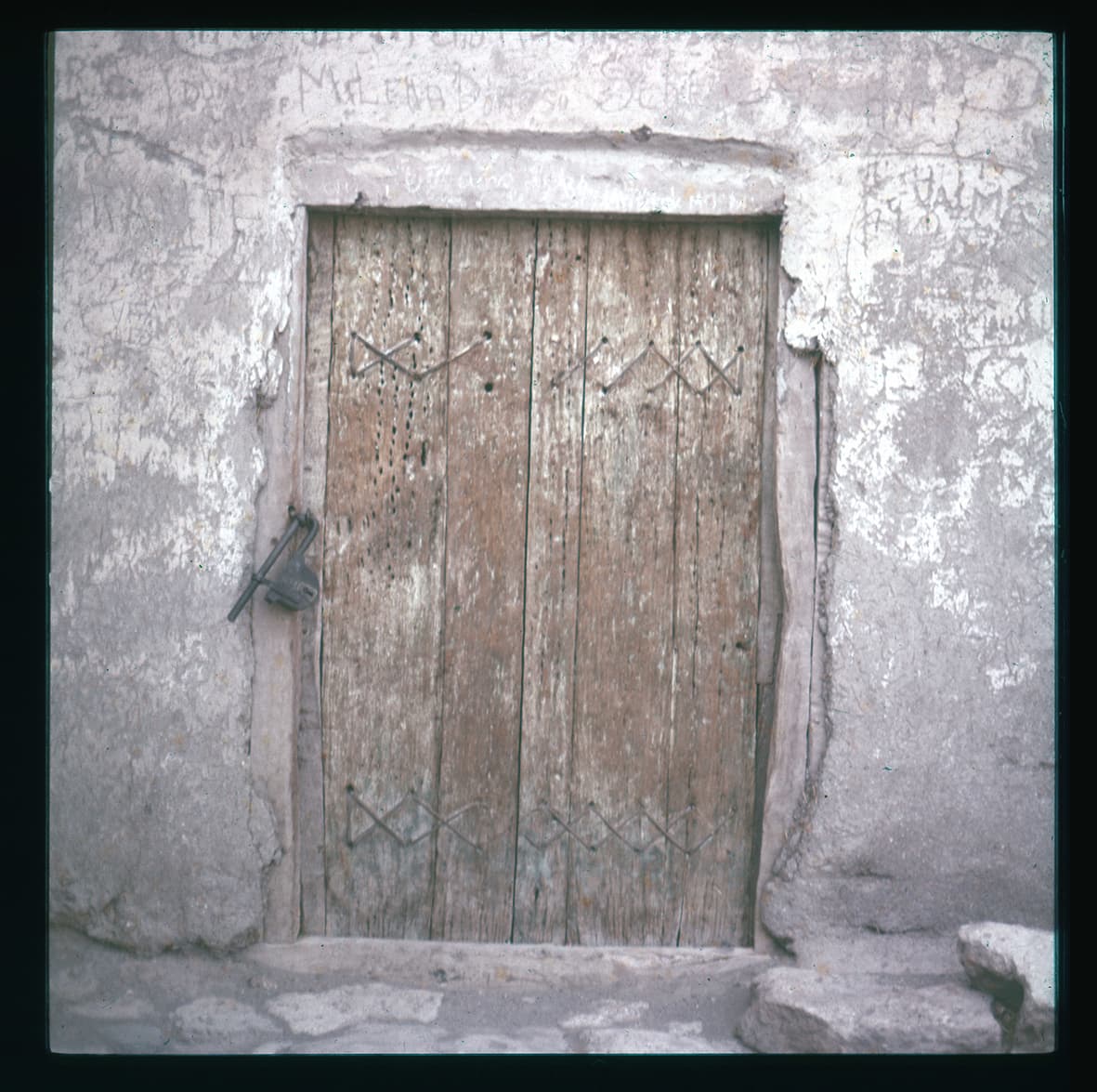 Puerta con candado, Chile, 1950 -1965