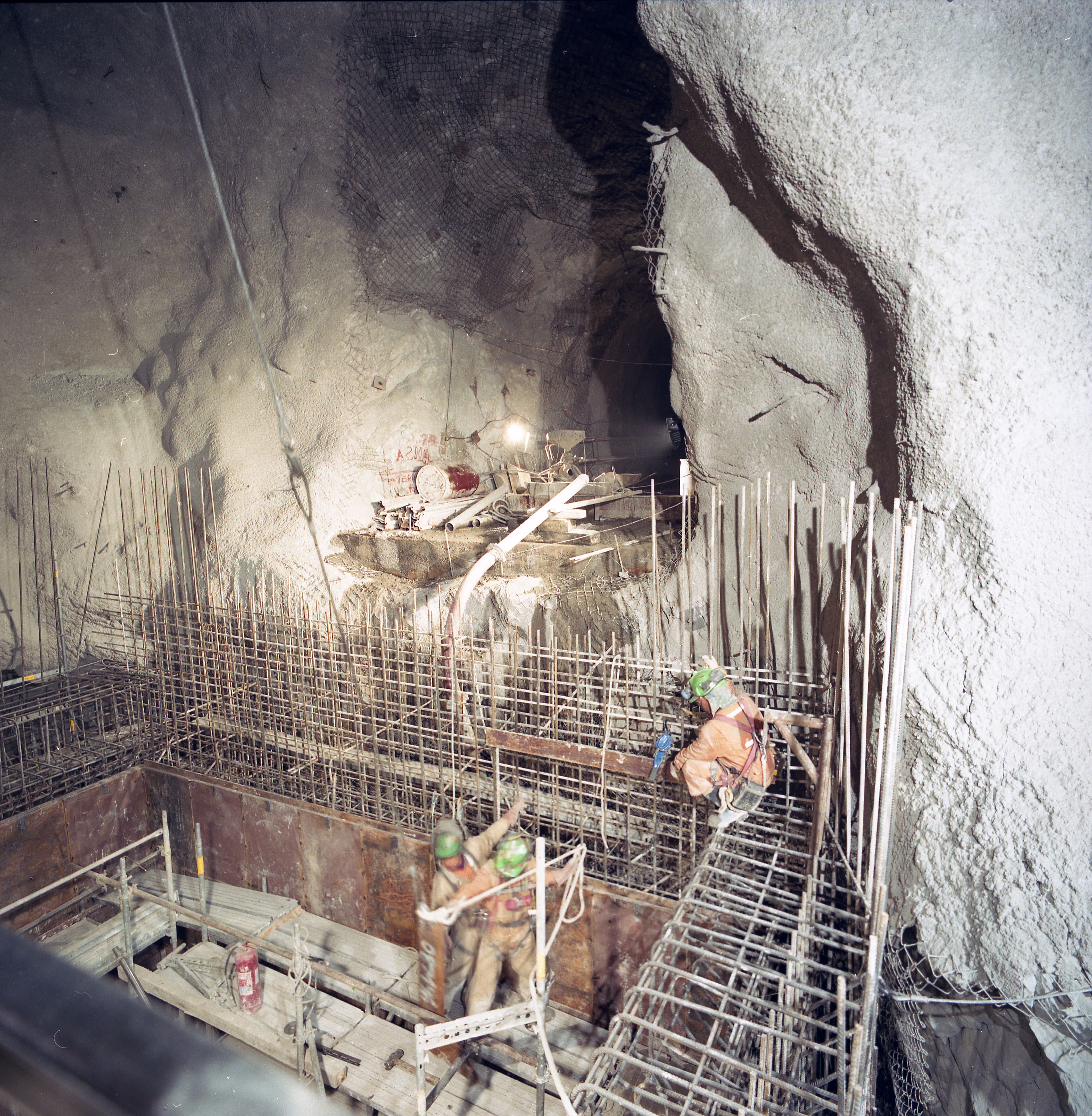 Enfierradura de una caverna de la mina El Teniente, 1991